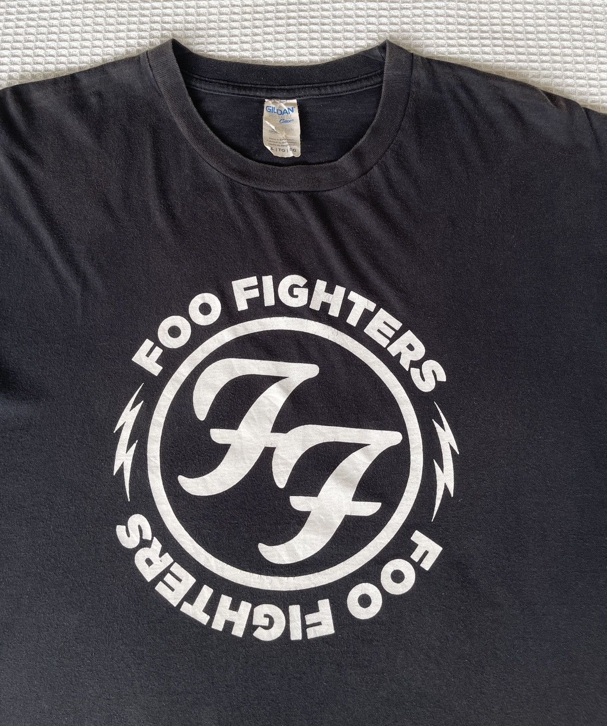 Band Tees Vintage Rock Band🔥FOO FIGHTER🔥Faded Black Tshirt Size US XL / EU 56 / 4 - 4 Thumbnail