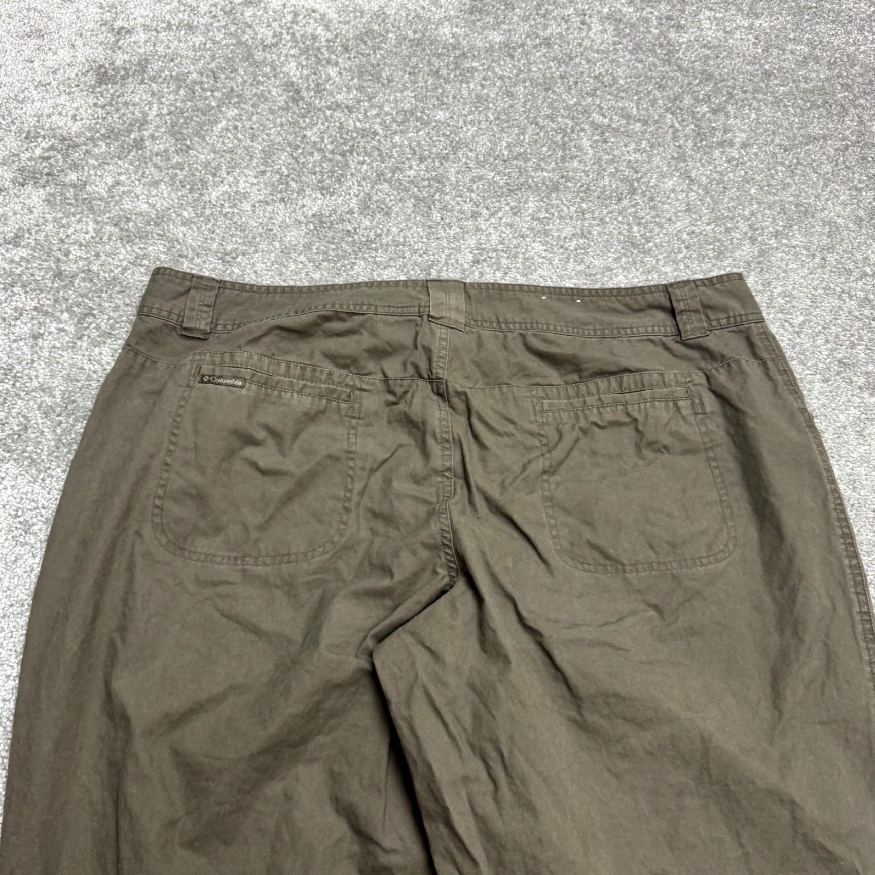Vintage Columbia Chino Pants Womens Plus 18W Straight Leg 31in Inseam Green Cotton Field Outdoor Casual Travel Holiday 90s Theme Mens Womens Girls Size 40" / US 18 - 5 Thumbnail