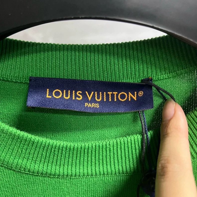 Louis Vuitton Louis Vuitton 24 Latest Green Solid Round Neck Casual Stra Size US M / EU 48-50 / 2 - 3 Thumbnail
