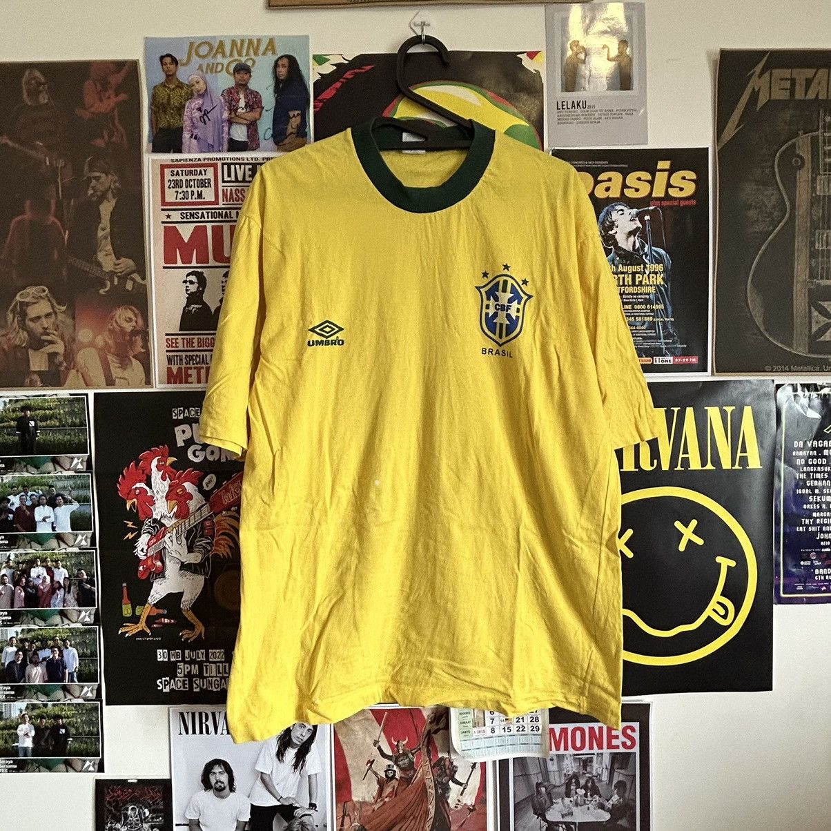 Umbro Vintage 90s Brasil Umbro T-Shirt Size US M / EU 48-50 / 2 - 1 Thumbnail