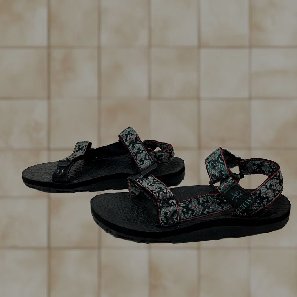 Teva VINTAGE CUDA Black Tribal Teva 9 Minimalist Hiking Running Sandals Men Adult 9 Black 90s Sneaker Hiking 90s Mens Size US 9 / EU 42 - 1 Thumbnail