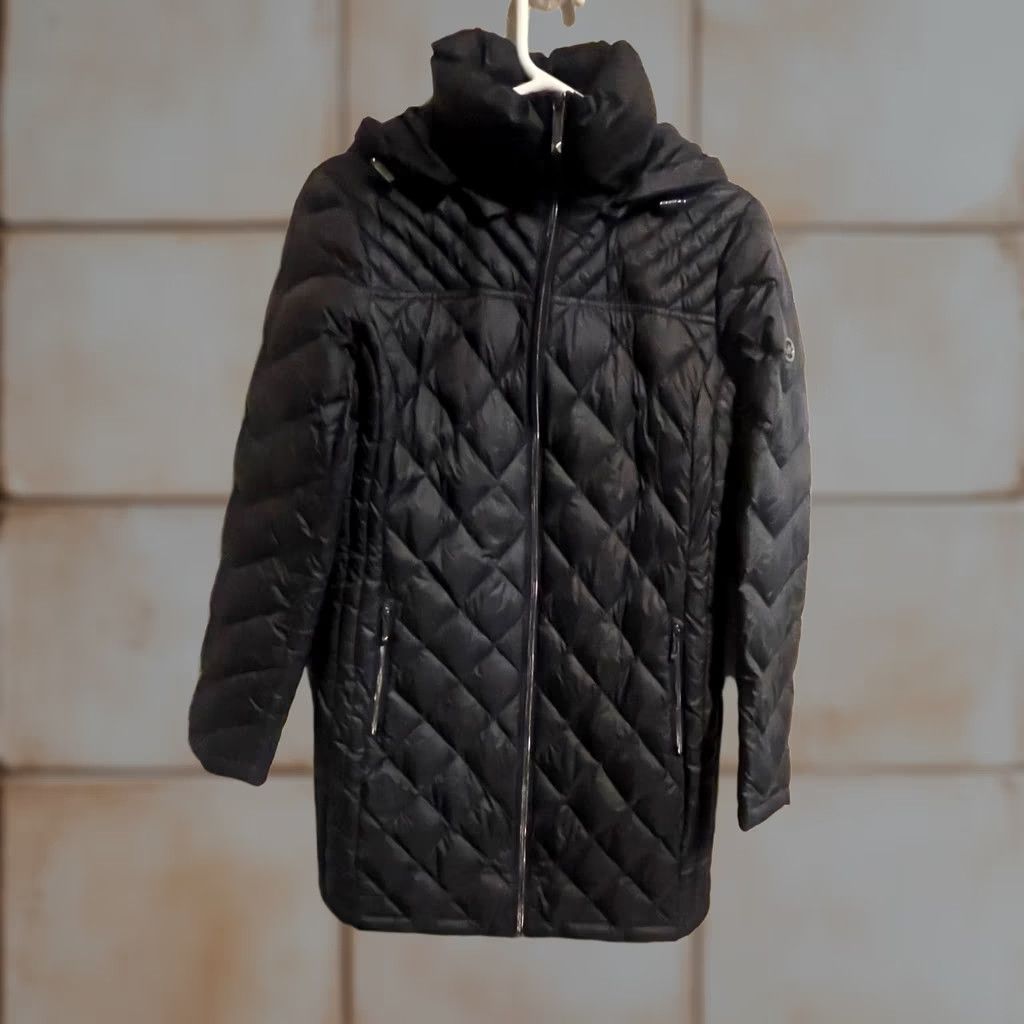 Michael Kors VINTAGE Michael Kors Packable Down Fill Puffer Coat Black Hooded Quilted Women's M Size M / US 6-8 / IT 42-44 - 1 Thumbnail