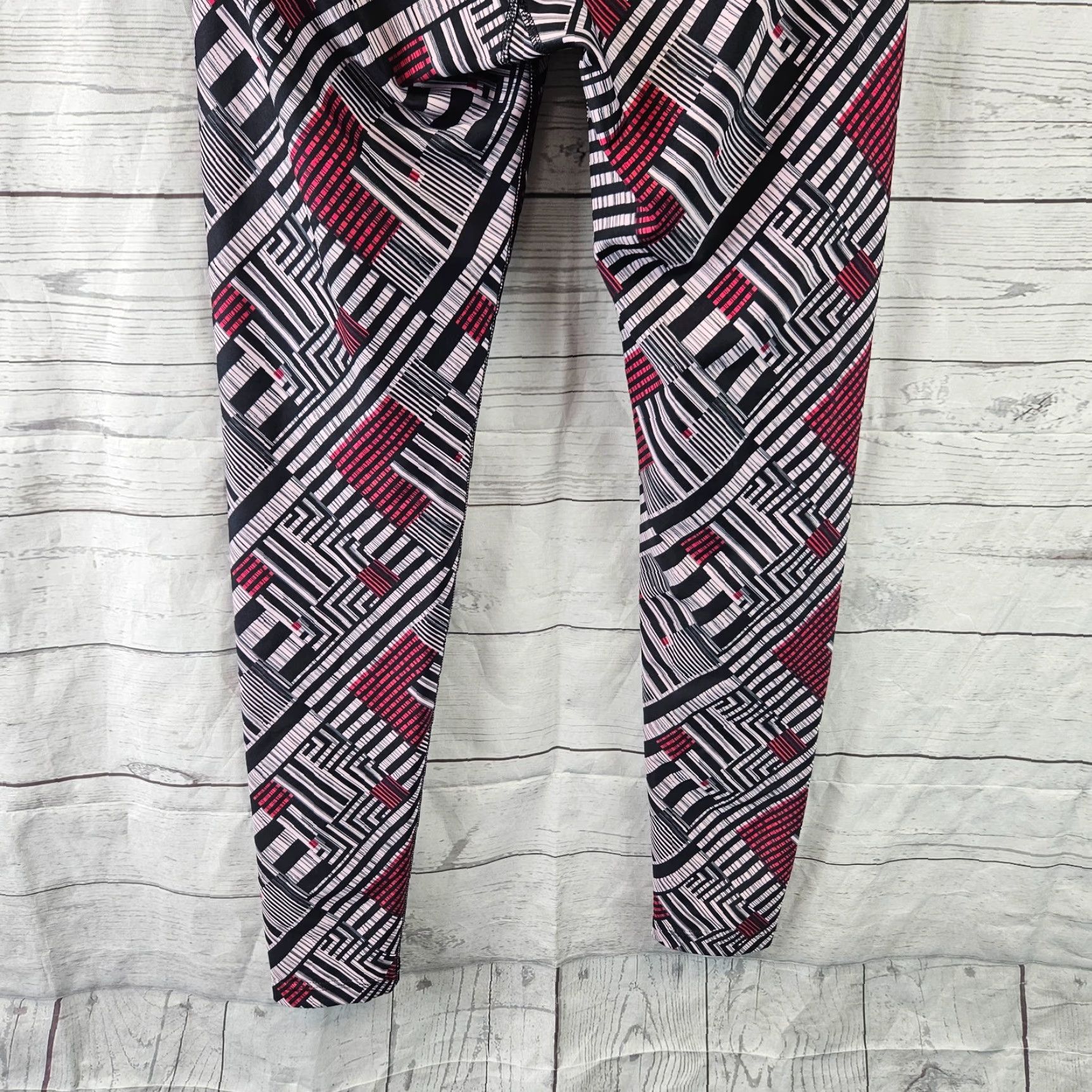 Saucony Saucony Womens Leggings XS Black Pink Size XS Leggings Activewear Womens Shoes? Size 26" / US 2 / IT 38 - 5 Thumbnail