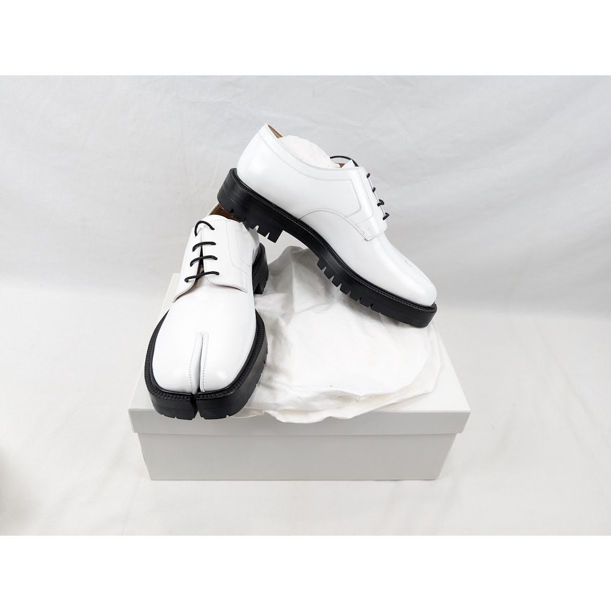Maison Margiela o1rshd1 Laced Tabi Loafers in White Size US 10 / EU 43 - 19 Thumbnail
