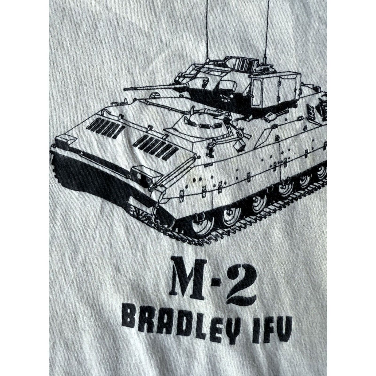 Hanes VINTAGE M-2 Bradley Army Tank T-Shirt Medium Short Sleeve Crew Neck 50/50 USA Hanes Army 80s Military Men Size US M / EU 48-50 / 2 - 5 Thumbnail