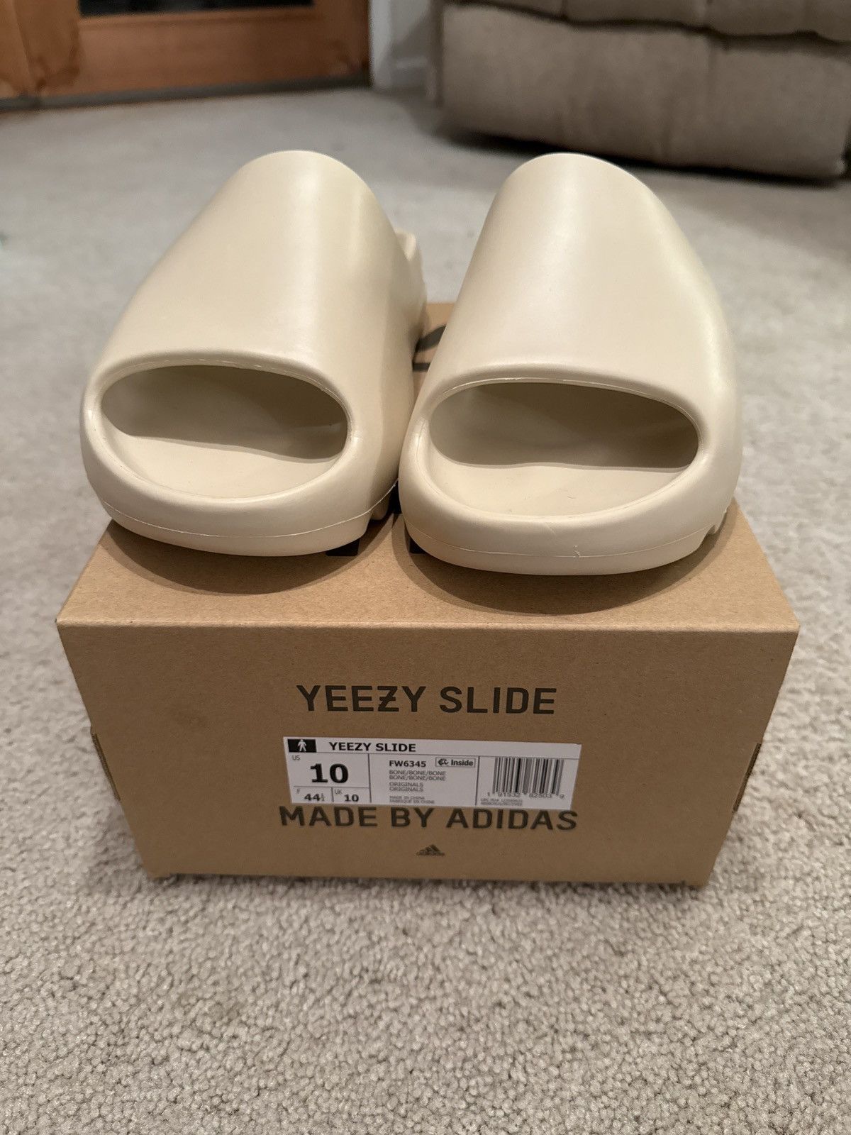Yeezy Yeezy Slide “Bone” OG First Release Size US 10 / EU 43 - 2 Thumbnail