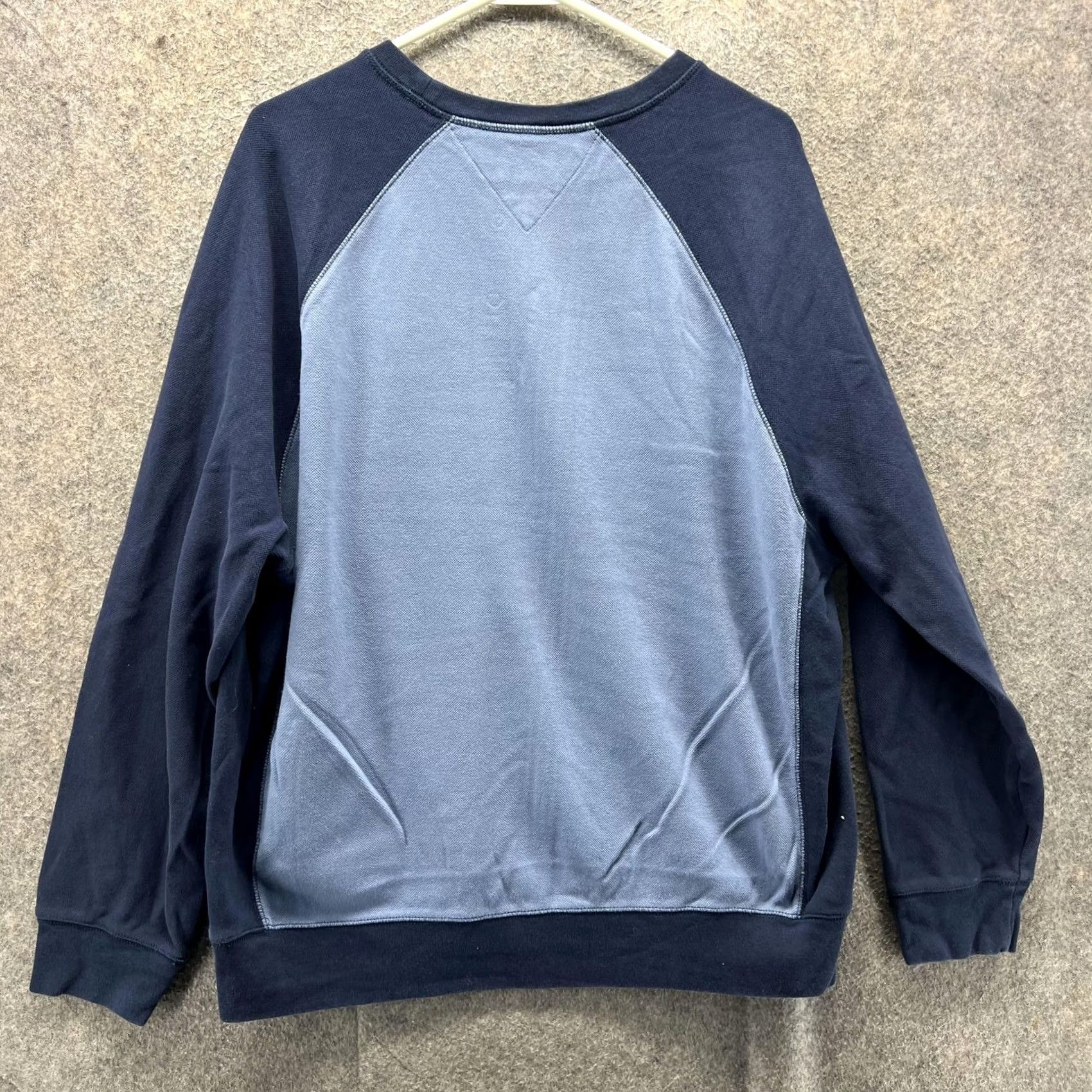 Tommy Hilfiger Tommy Hilfiger Sweatshirt Mens XL Blue Navy Colorblock Raglan Crewneck Pullover Size US XL / EU 56 / 4 - 2 Thumbnail