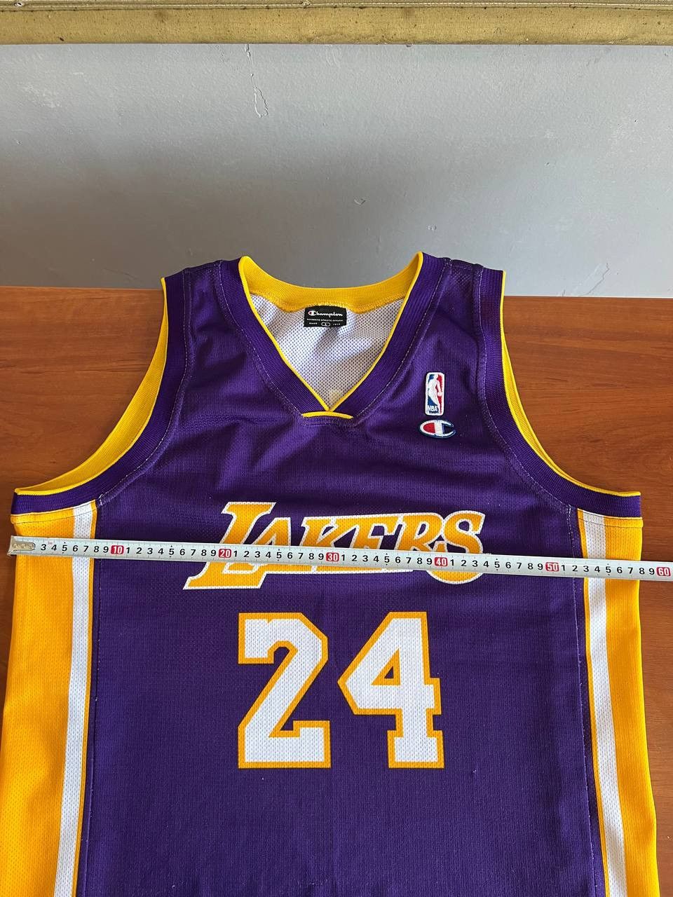 NBA VINTAGE LOS ANGELES LAKERS #24 BASKETBALL CHAMPION JERSEY L Size US L / EU 52-54 / 3 - 17 Thumbnail