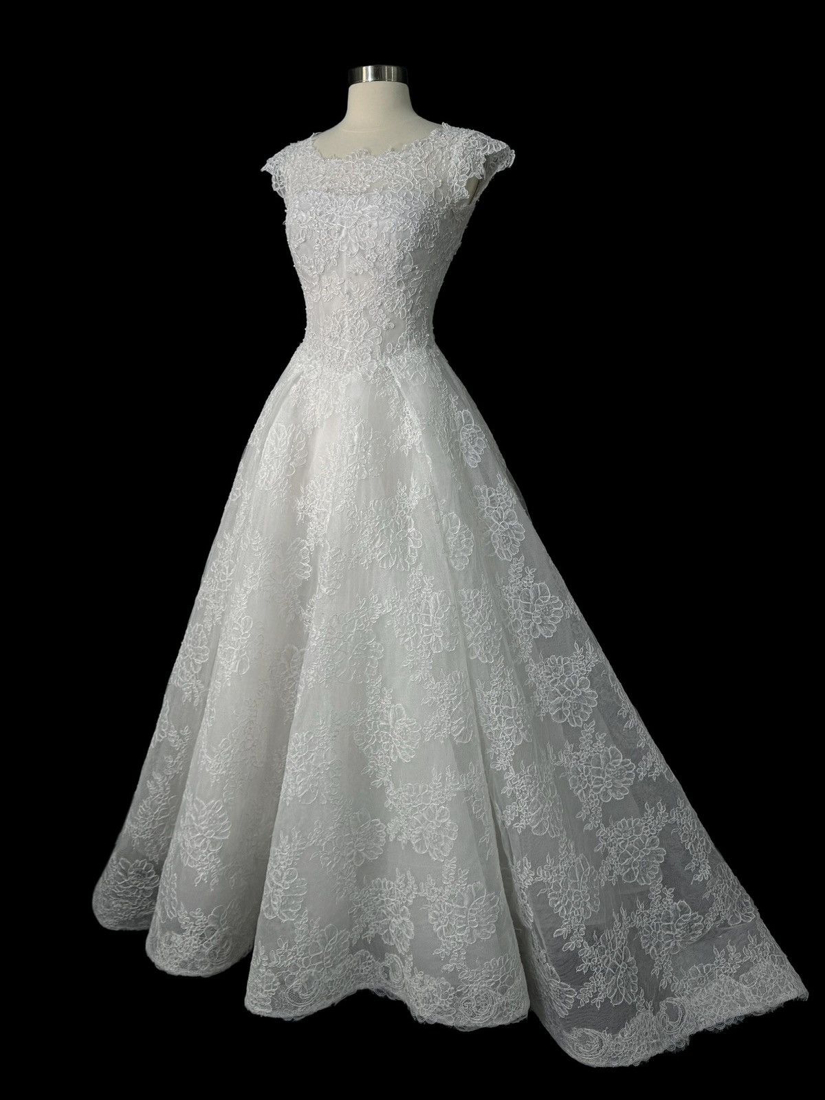 Other Preloved US 2-4 Anna Augusta French corded lace Bridal Gown Size S / US 4 / IT 40 - 1 Thumbnail