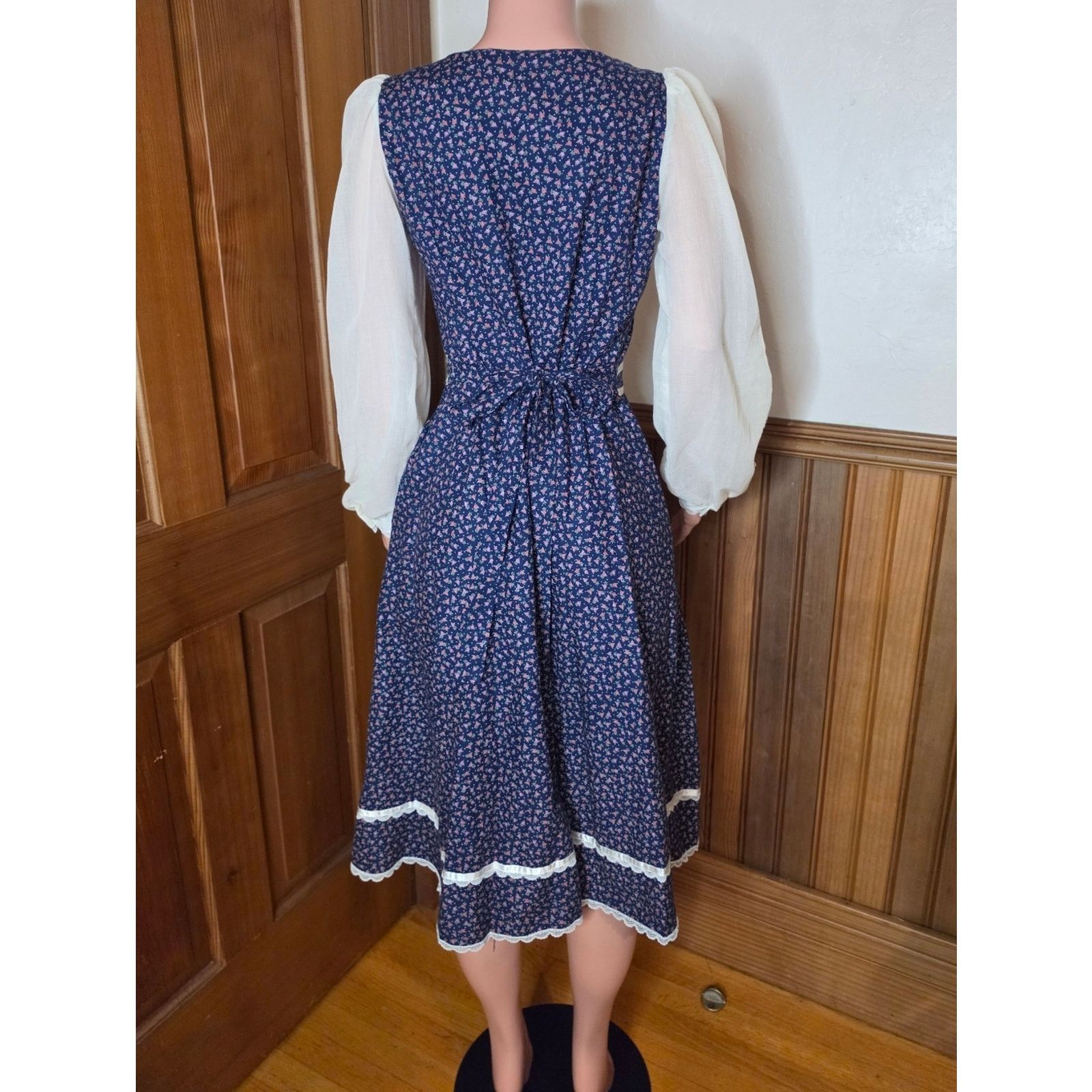 Jessica McClintock Gunne Sax 70s Navy Floral Midi Dress with White Lace Trim 13 Size S / US 4 / IT 40 - 3 Thumbnail