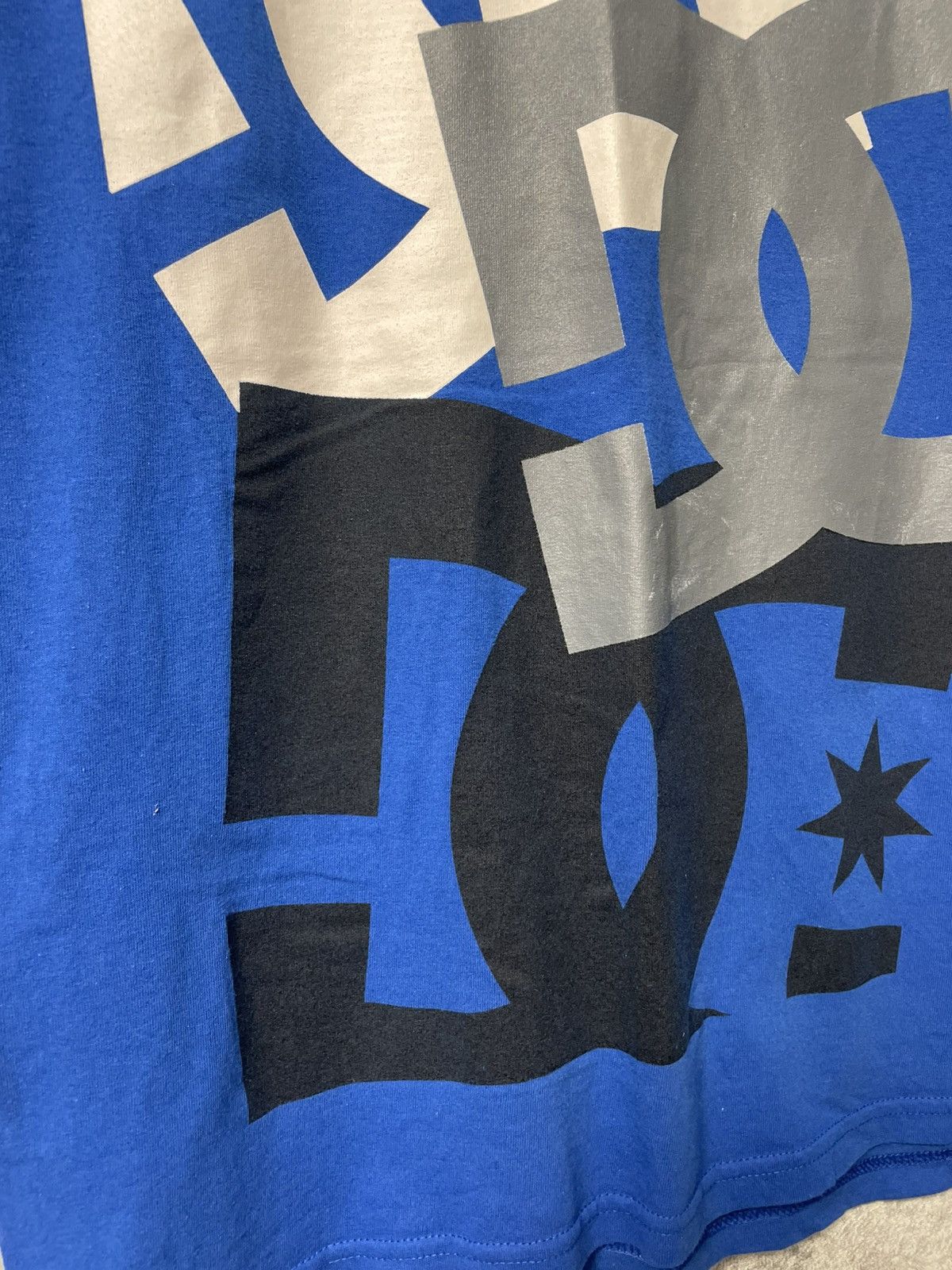DC Vintage DC Shoes Big Logo T-Shirt Y2K Size US L / EU 52-54 / 3 - 4 Thumbnail