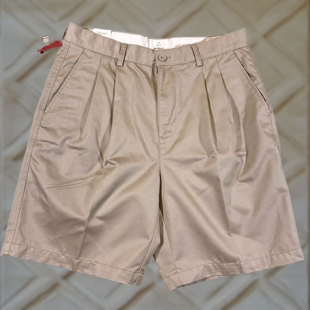 Gap GAP Khakis Mens 34 Tan Chino Shorts Relaxed Fit Pleated Stretch Casual Workwear Beige Size US 34 / EU 50 - 1 Thumbnail