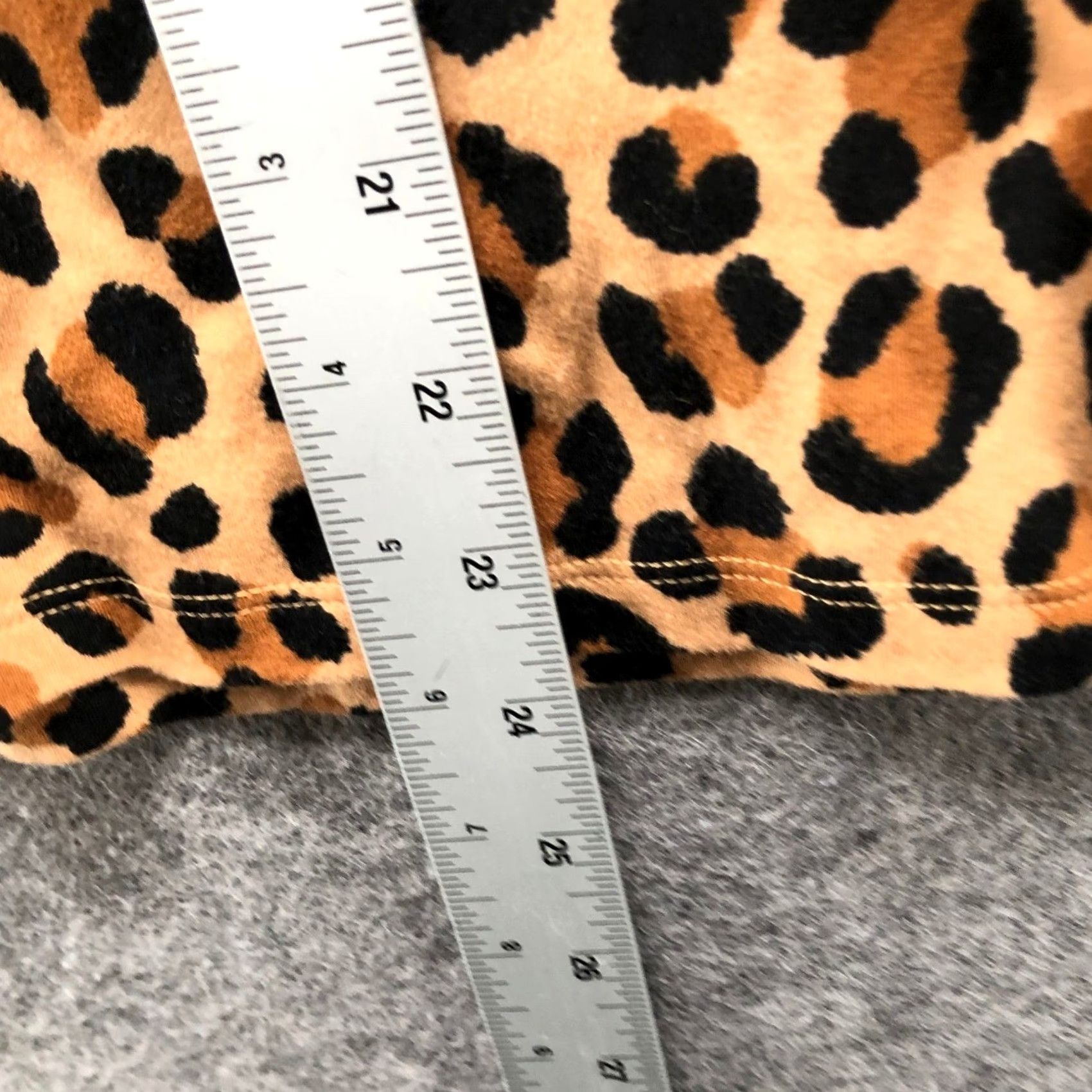 Ann Taylor Ann Taylor Mock Neck Long Sleeve T-Shirt Womens L Tan Leopard Print Cotton Size L / US 10 / IT 46 - 8 Thumbnail