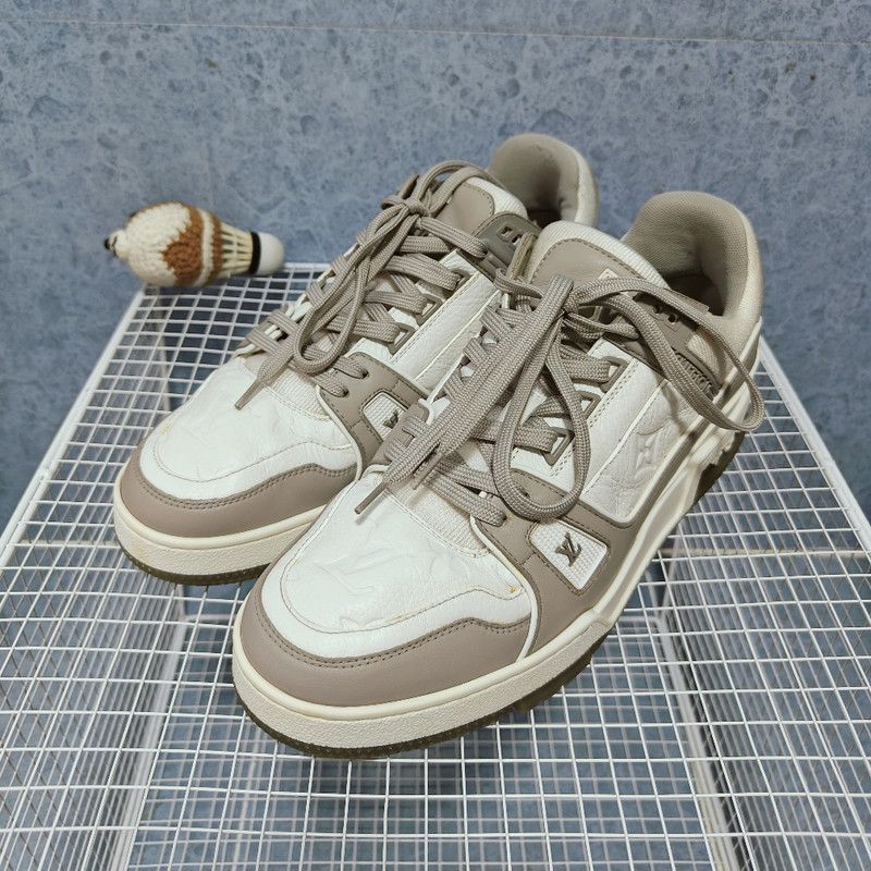 Louis Vuitton Louis Vuitton Classic Trainer Fashion Sneakers 0089 Size US 8 / EU 41 - 1 Thumbnail