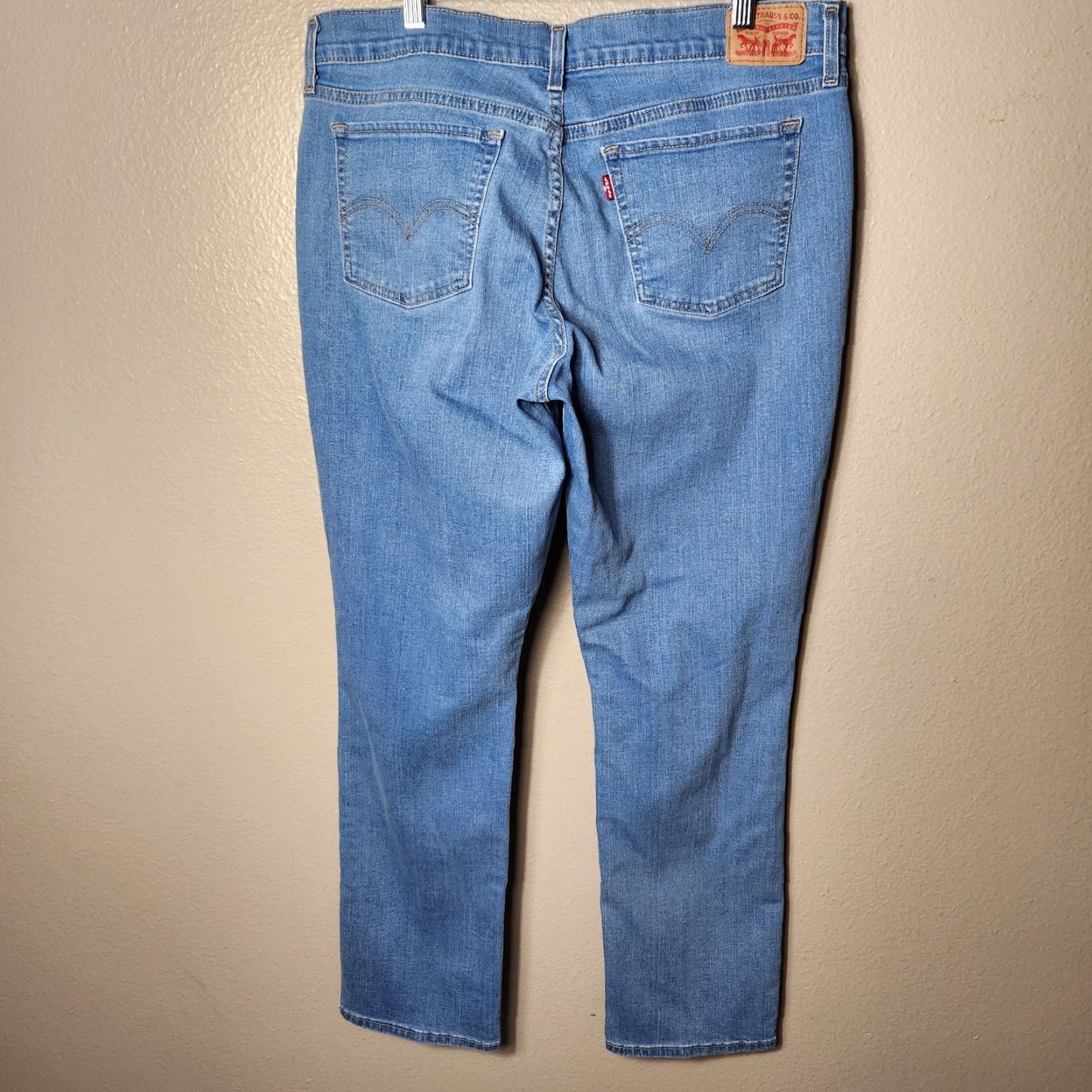 Levi's Levi's 414 Relaxed Straight Jeans Womens Light Wash Blue 31 Regular Cotton Blend Denim Mid Rise - 31 Inseam 31 Boys? Size 24" / US 00 / IT 34 - 6 Thumbnail