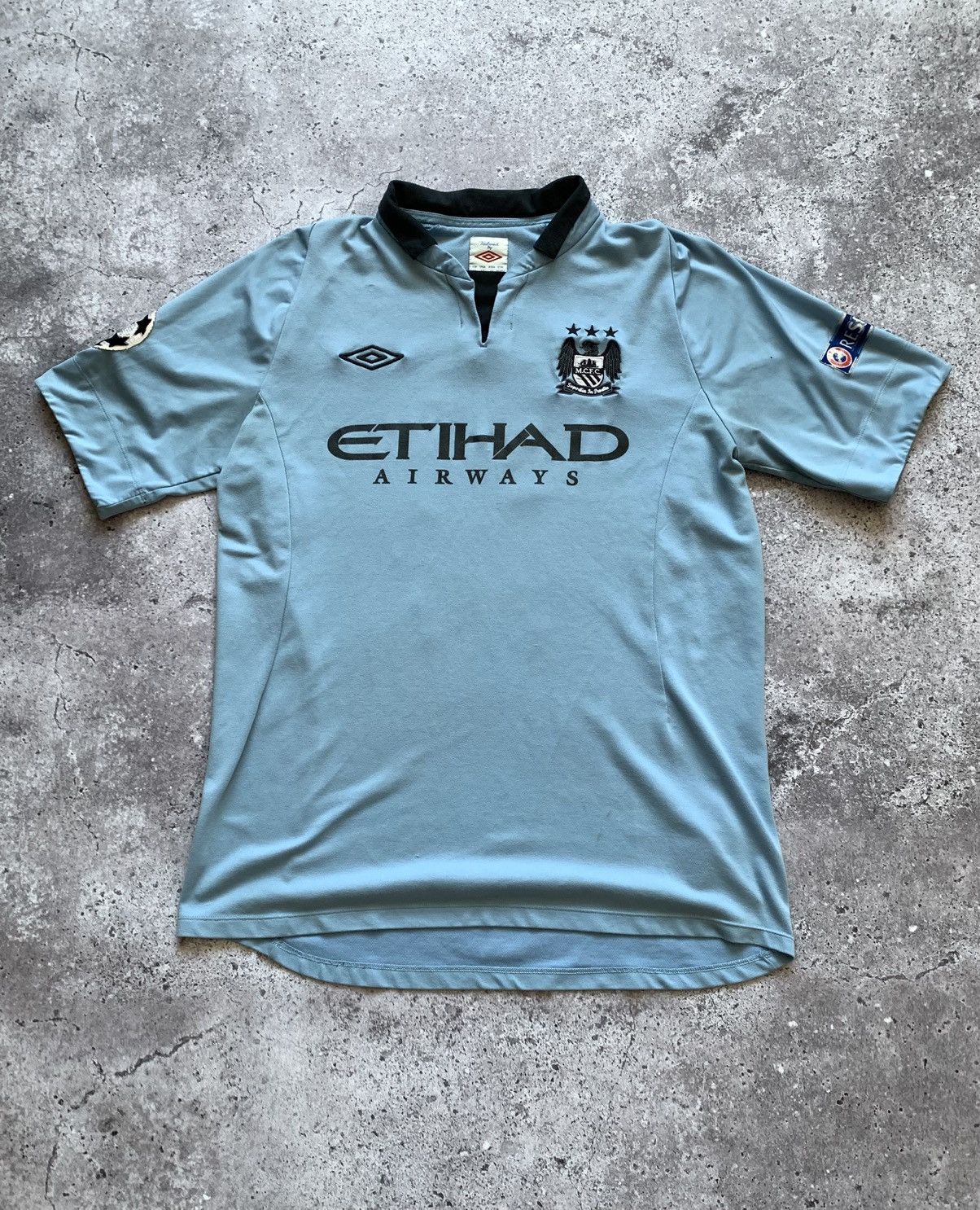 Umbro 🔥MANCHESTER CITY UMRO 2012/13 HOME JERSEY SINCLAIR UCL SHIRT Size US L / EU 52-54 / 3 - 7 Thumbnail
