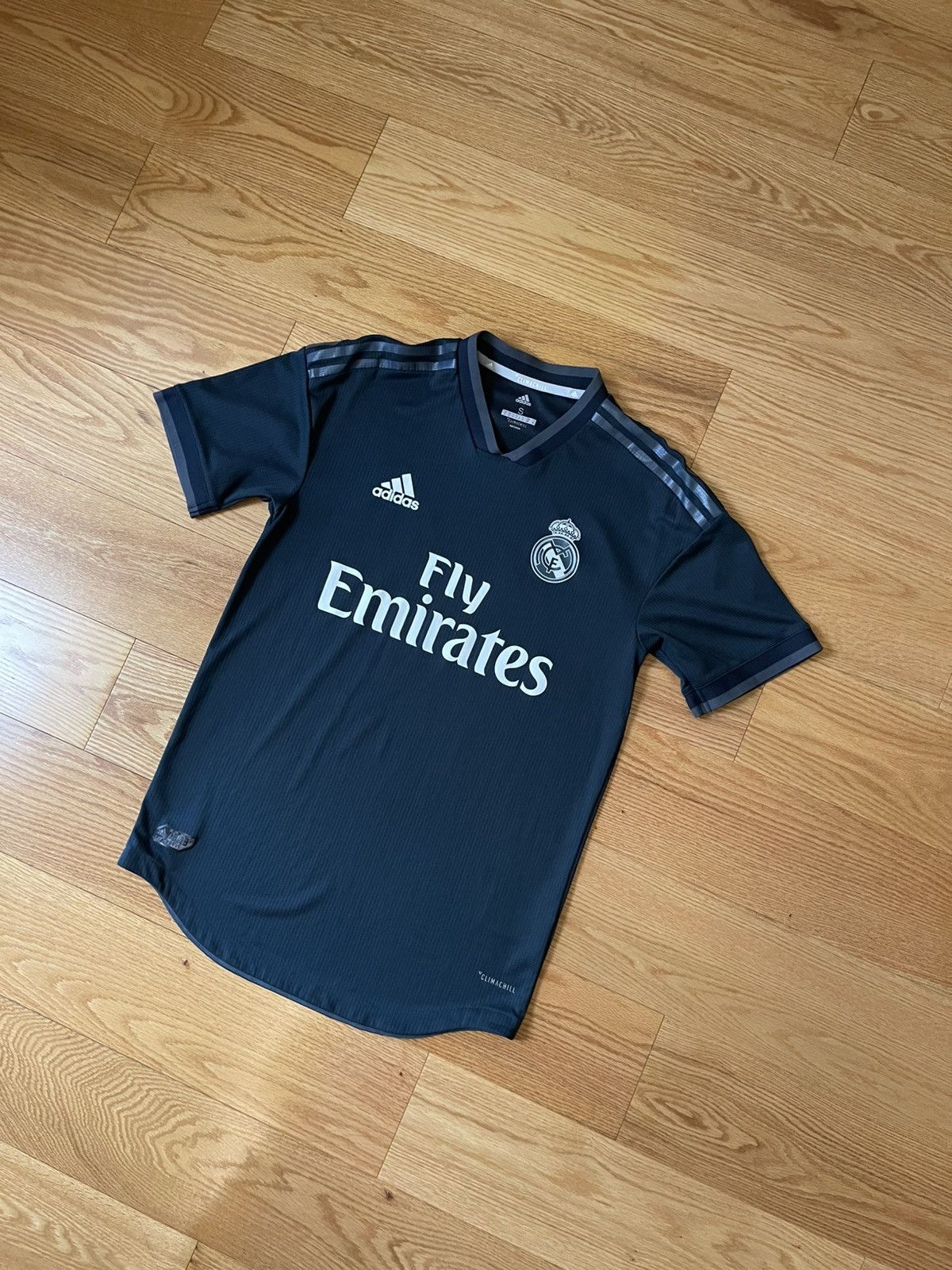 Adidas Adidas Real Madrid VINI JR🇧🇷 2018/19 away jersey (Size small) Size US S / EU 44-46 / 1 - 2 Thumbnail