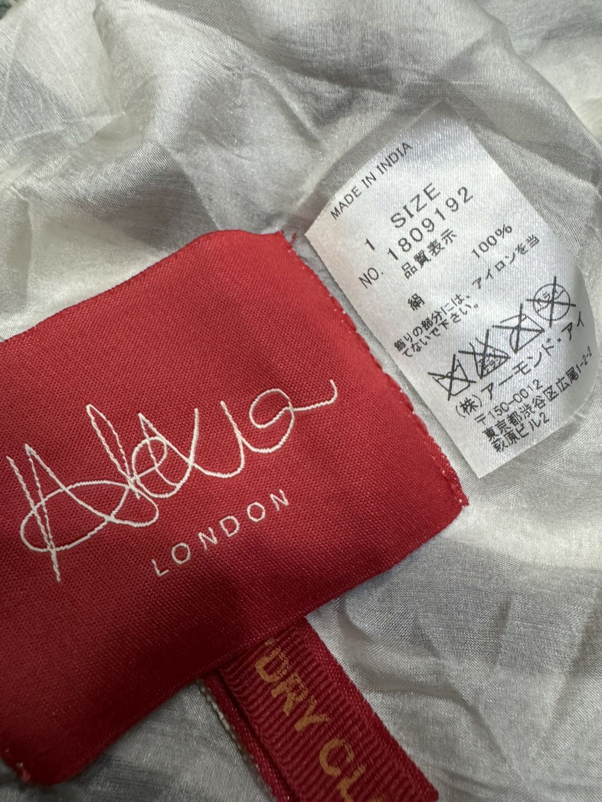 Japanese Brand ALEXIA LONDON SILK AND FEATHERS SCARF Size ONE SIZE - 10 Thumbnail