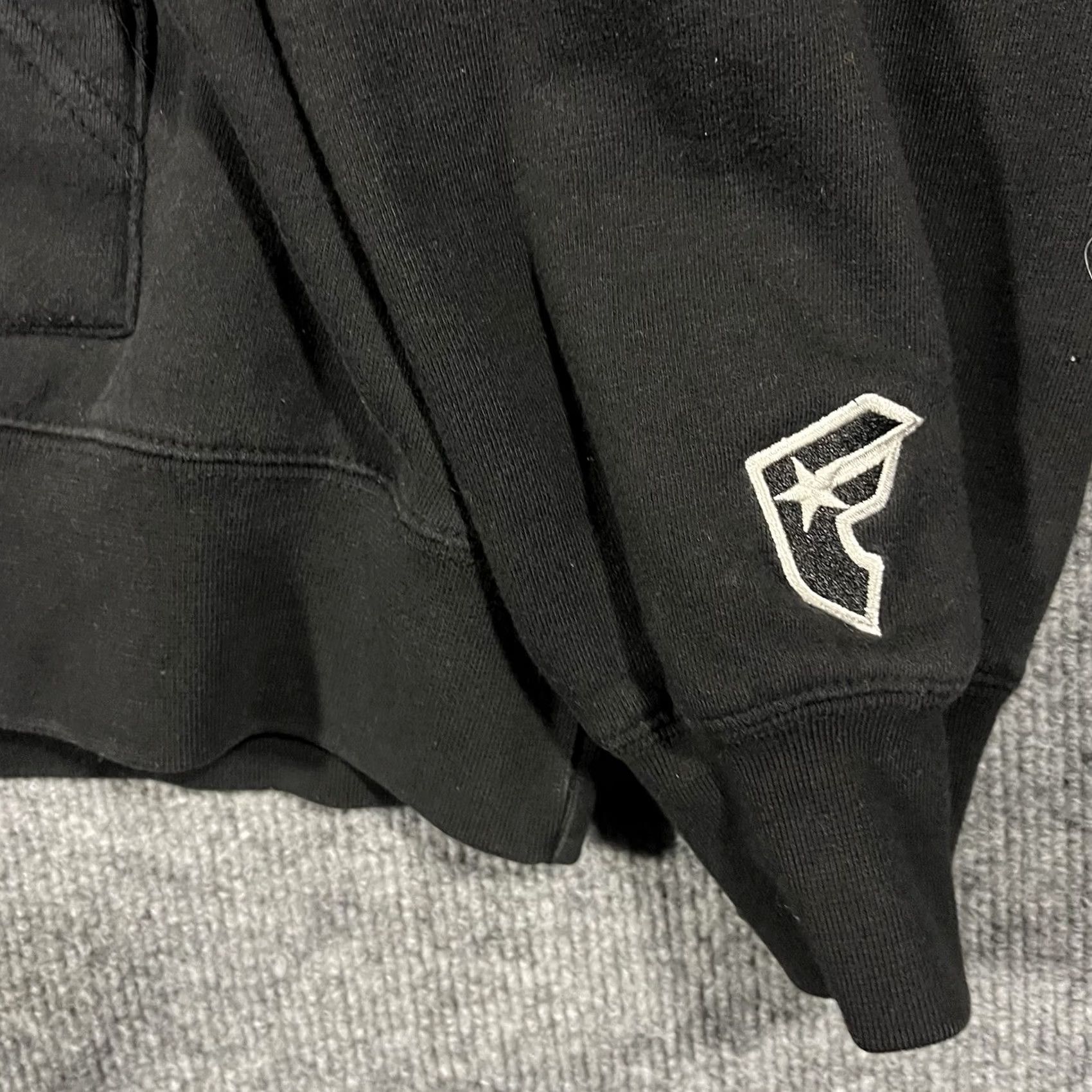 Barker VINTAGE Famous Stars & Straps Hoodie 2XL Black Travis Barker Y2K Skate Grunge Blink 182 Mens Size US XXL / EU 58 / 5 - 2 Thumbnail