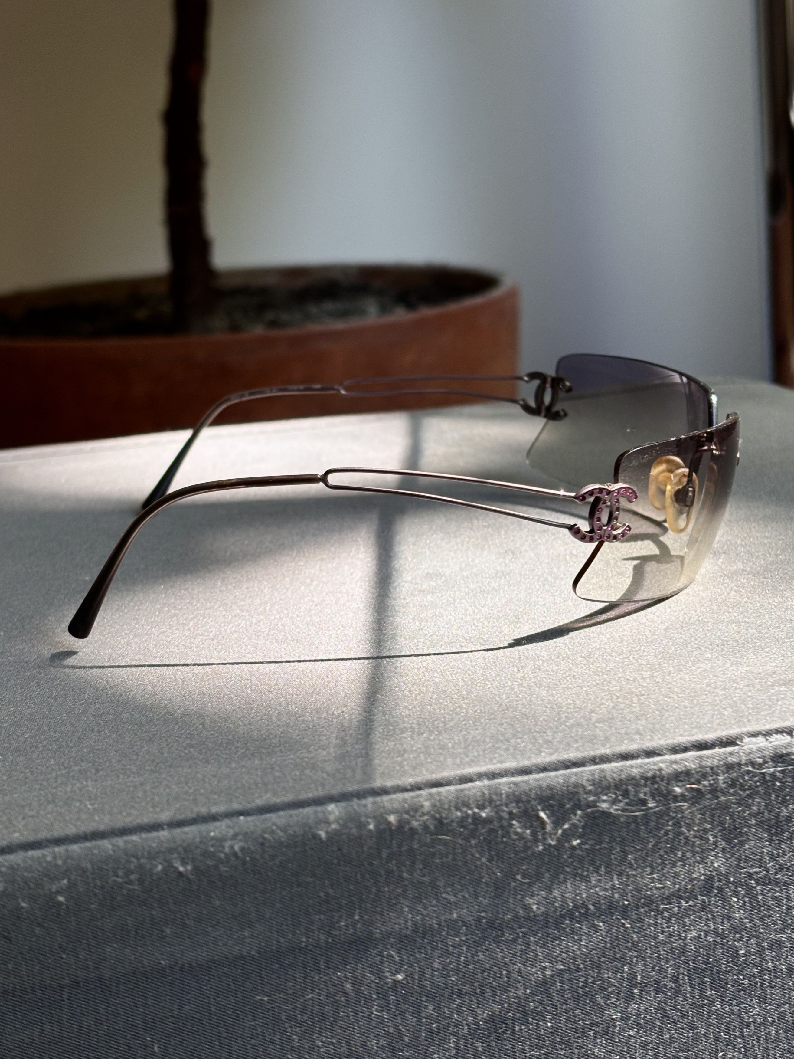 Chanel Chanel Sunglasses 4051-B Rhinestone Logo Rimless Vintage Size ONE SIZE - 6 Thumbnail