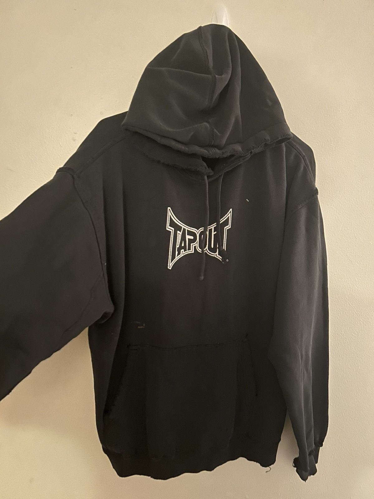 4GSELLER Vintage THRASHED Faded Perfect Black Tapout Hoodie Size US L / EU 52-54 / 3 - 4 Thumbnail