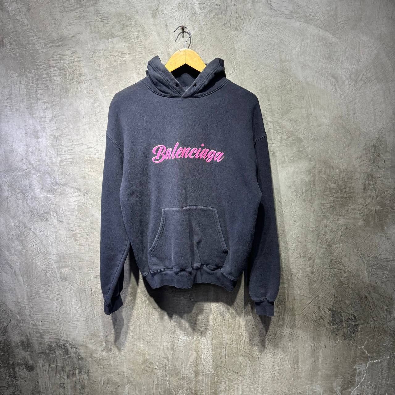 Balenciaga Balenciaga Barbie logo pull over hoodie Size US L / EU 52-54 / 3 - 1 Thumbnail