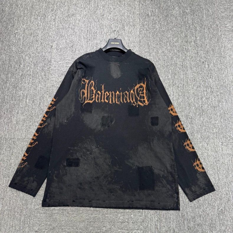 Balenciaga Balenciaga Devanagari letters do old damage to shirts Size US S / EU 44-46 / 1 - 1 Thumbnail
