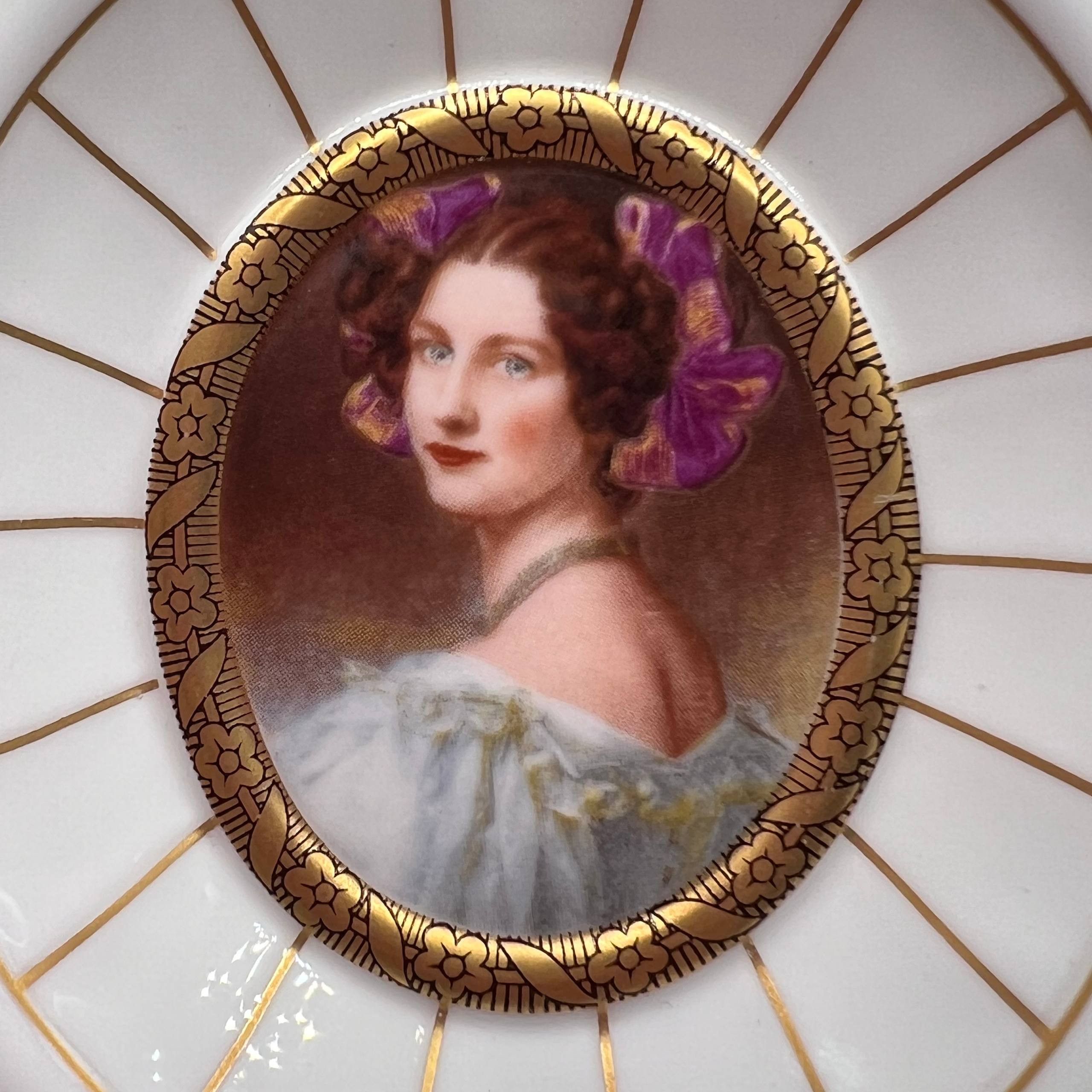 Vintage Villeroy & Boch Bone China Portrait of Lady Plaque Germany Size ONE SIZE - 2 Thumbnail