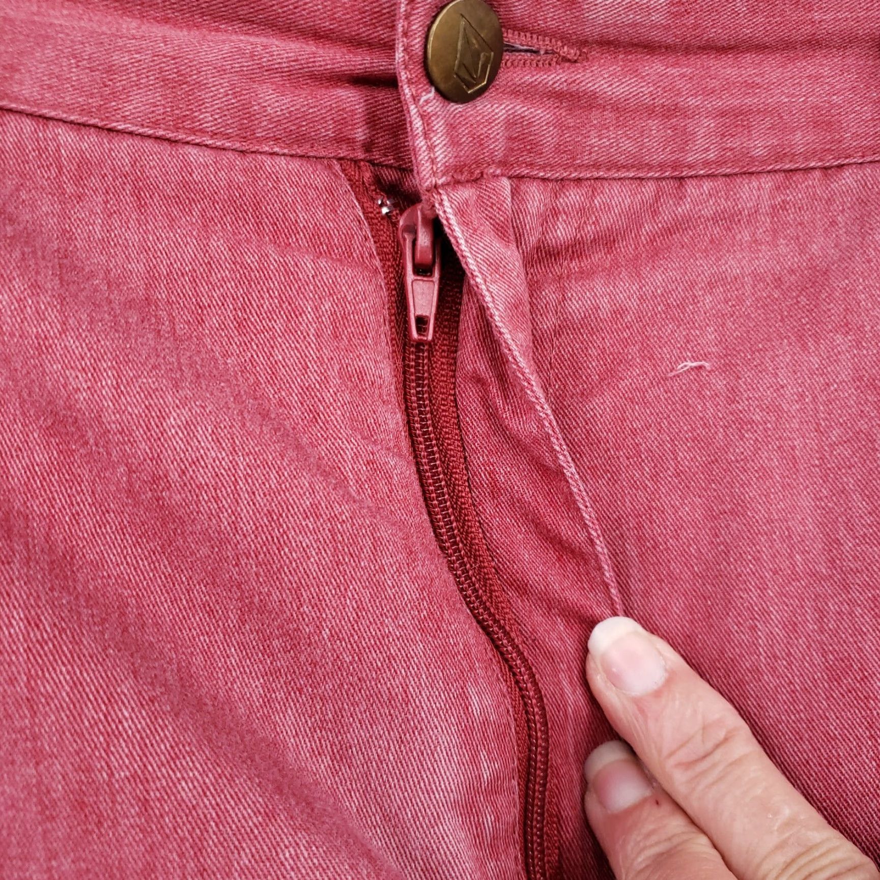 Volcom Volcom Shorts Mens 40 Red Bermuda Mid-Rise 10" Flat Front Denim Casual Outdoor Bermuda Shorts Red Volcom Mens 40 Regular Size US 40 / EU 56 - 5 Thumbnail