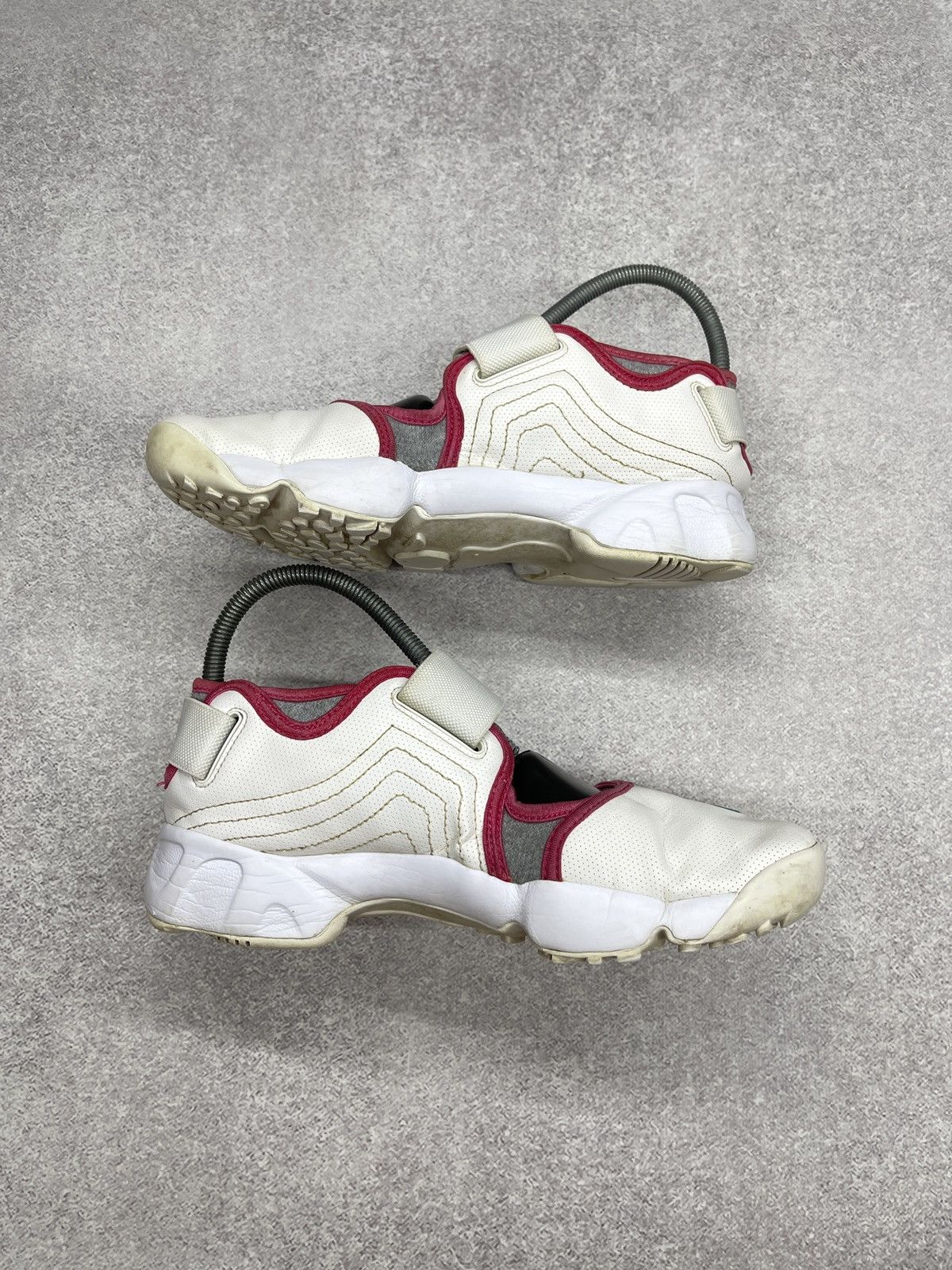 Nike Vintage Nike Rift Tabi Sandals Sneakers Shoes Swoosh White Size US 6 / IT 36 - 4 Thumbnail