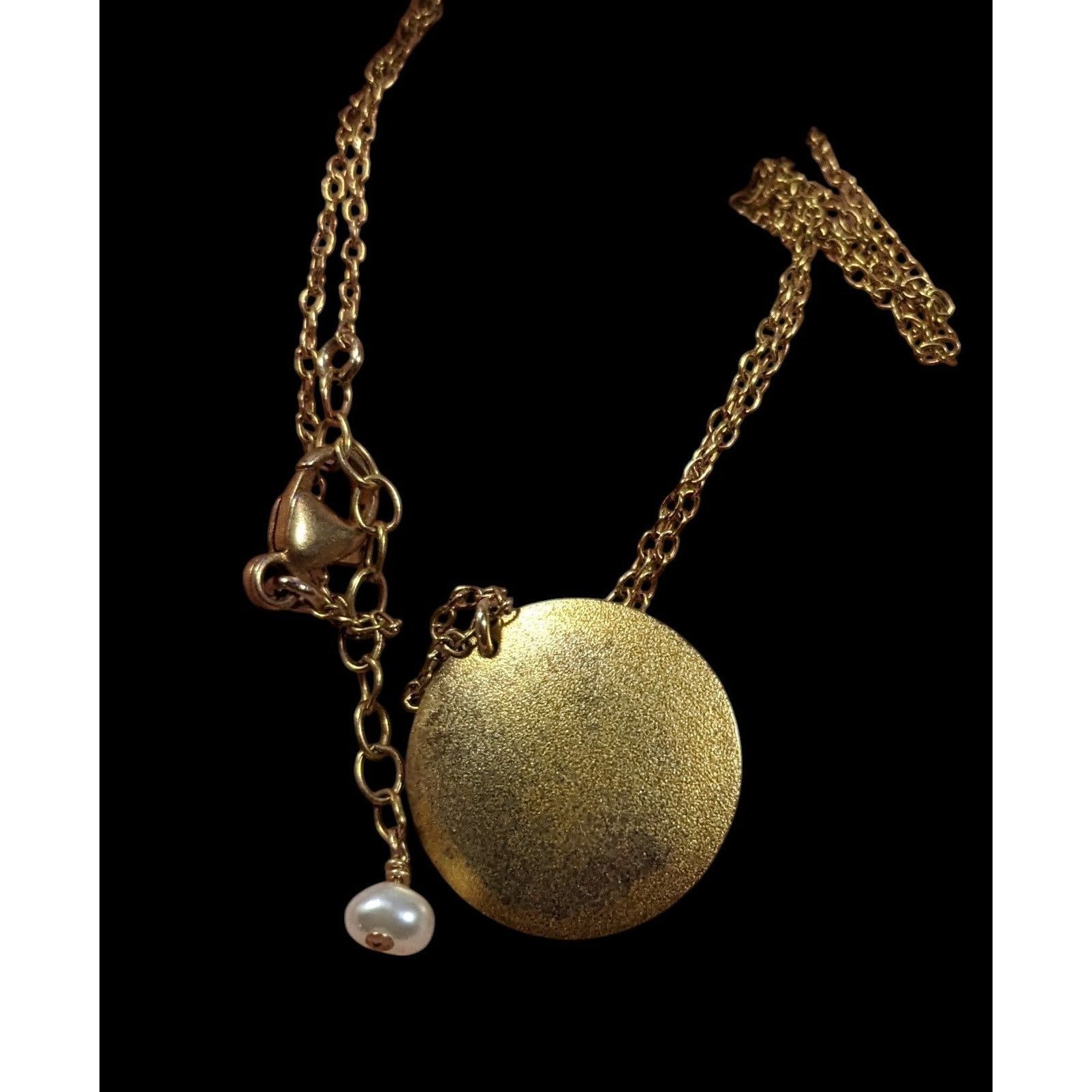Other Modern Elegant Gold Tone Frosted Circle Pendant Necklace Size ONE SIZE - 3 Thumbnail
