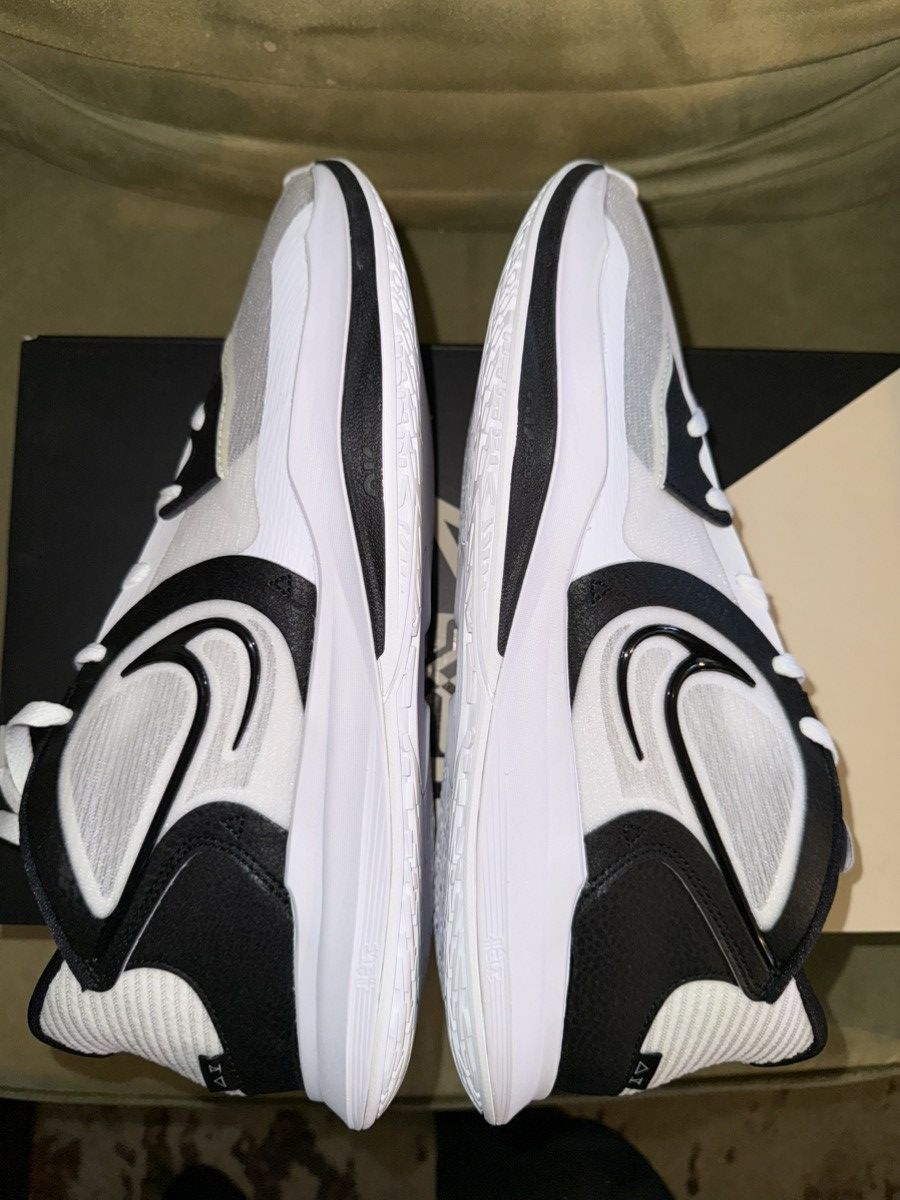 Nike Nike Kyrie 5 TB Promo (players only) “Panda” wht/blk, NEW!! Size US 13 / EU 46 - 8 Thumbnail