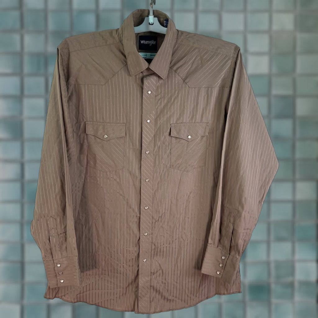 Wrangler Wrangler Shirt Mens XLT Tan Long Sleeve Pearl-Snap Metallic Stripe Western Button-Up Size XLT Brown Pattern Striped 50/50 Cotton-Poly - Mens Size US XL / EU 56 / 4 - 1 Thumbnail