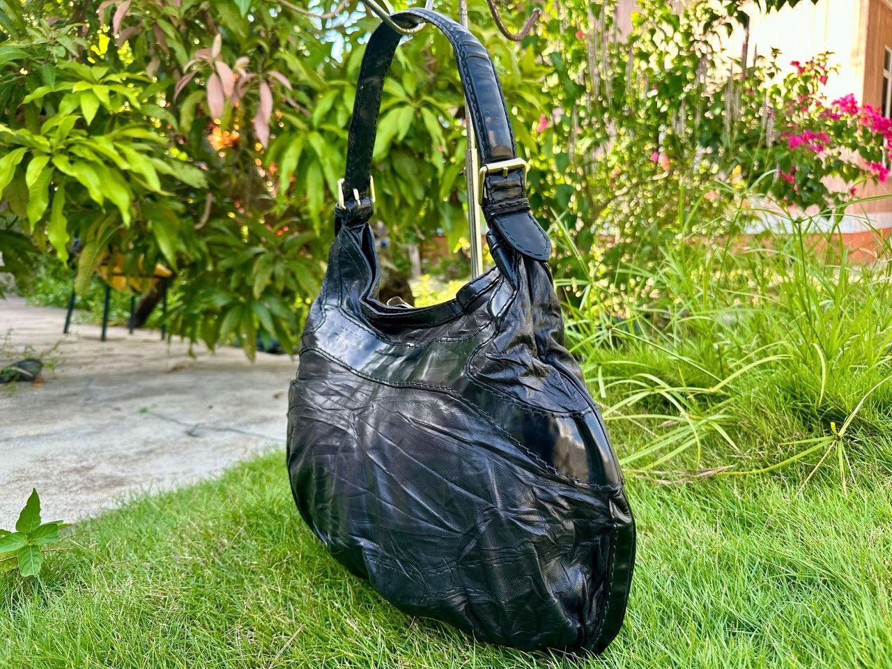 Gucci Authentic Gucci Black Dialux Coated Canvas Queen Large Hobo Size ONE SIZE - 2 Thumbnail