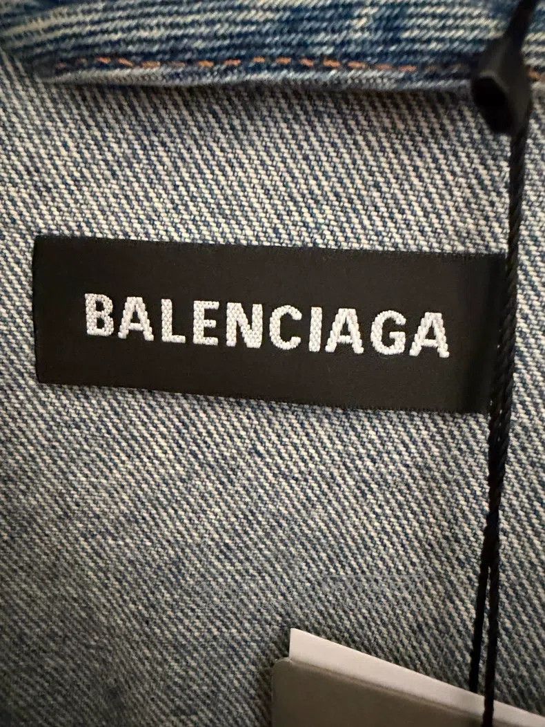 Balenciaga Balenciaga Seven Languages Denim Jacket Size US M / EU 48-50 / 2 - 3 Thumbnail