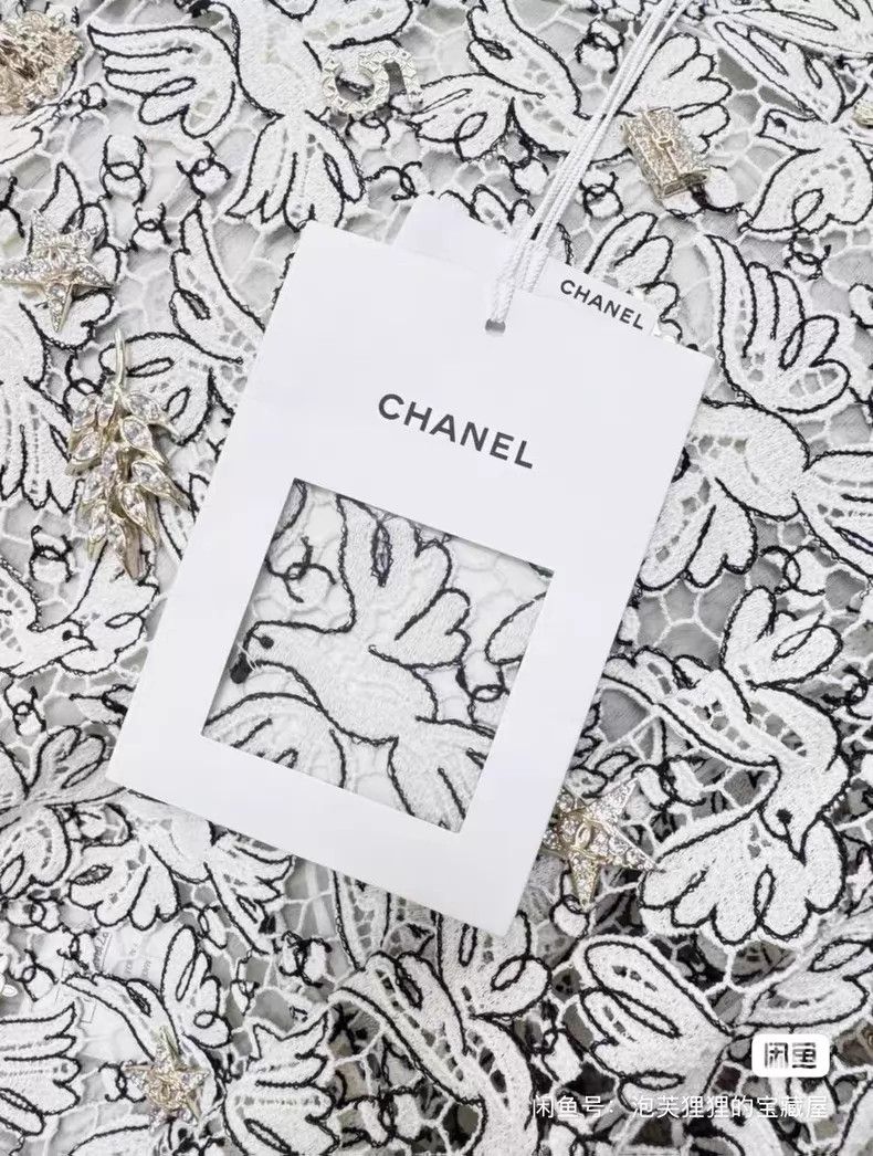 Chanel Chanel Long-sleeved lace dress with badge embroidery and p Size XXS / US 00 / IT 34 - 8 Thumbnail