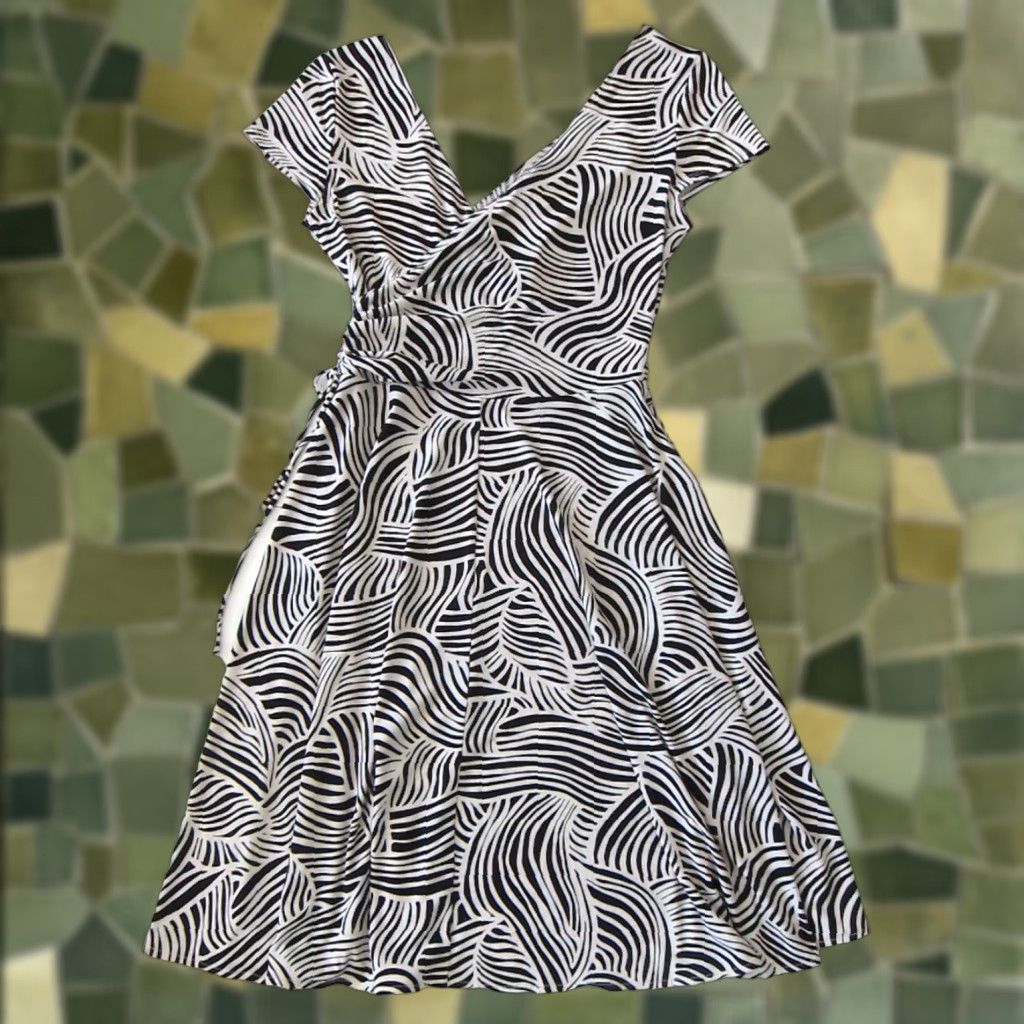 Vintage Maggy L Black White Abstract Stretch V-Neck Ruched Short Sleeve Empire Dress 8 Size 30" / US 8 / IT 44 - 1 Thumbnail