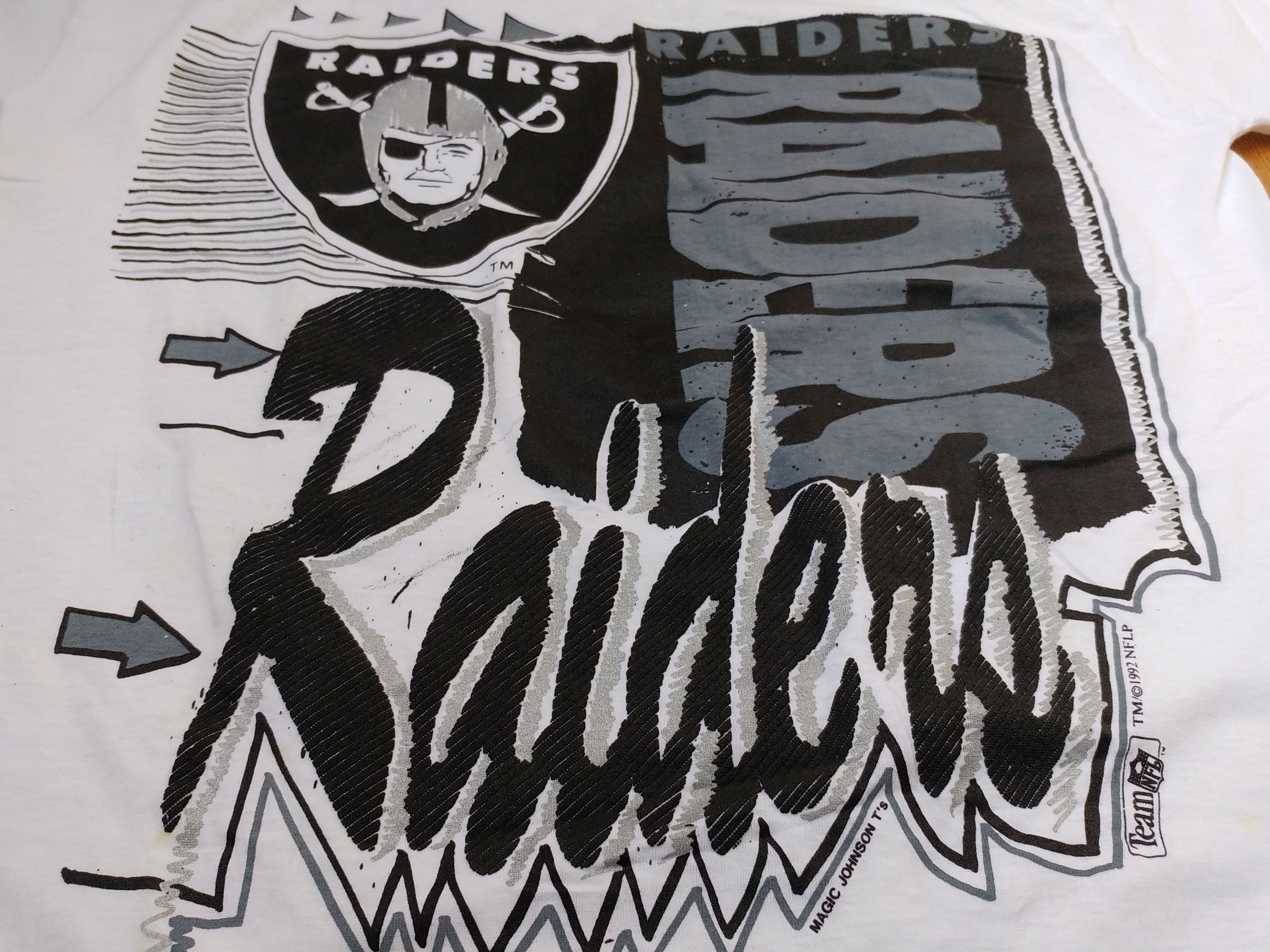 NFL Los Angeles RAIDERS t-shirt 1992 Magic Johnson vintage XL Size US XL / EU 56 / 4 - 8 Thumbnail