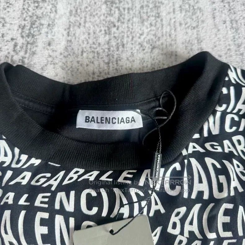 Balenciaga Balenciaga Black and white letter barrage full of long sle Size US S / EU 44-46 / 1 - 3 Thumbnail