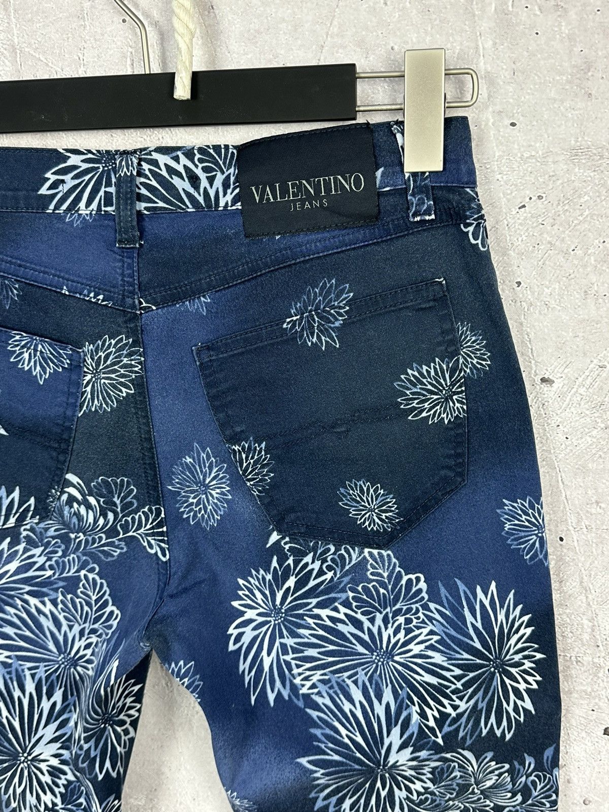 Valentino Valentino Vintage Floral Print Made in Italy Women’s Pants Size 28" / US 6 / IT 42 - 8 Thumbnail