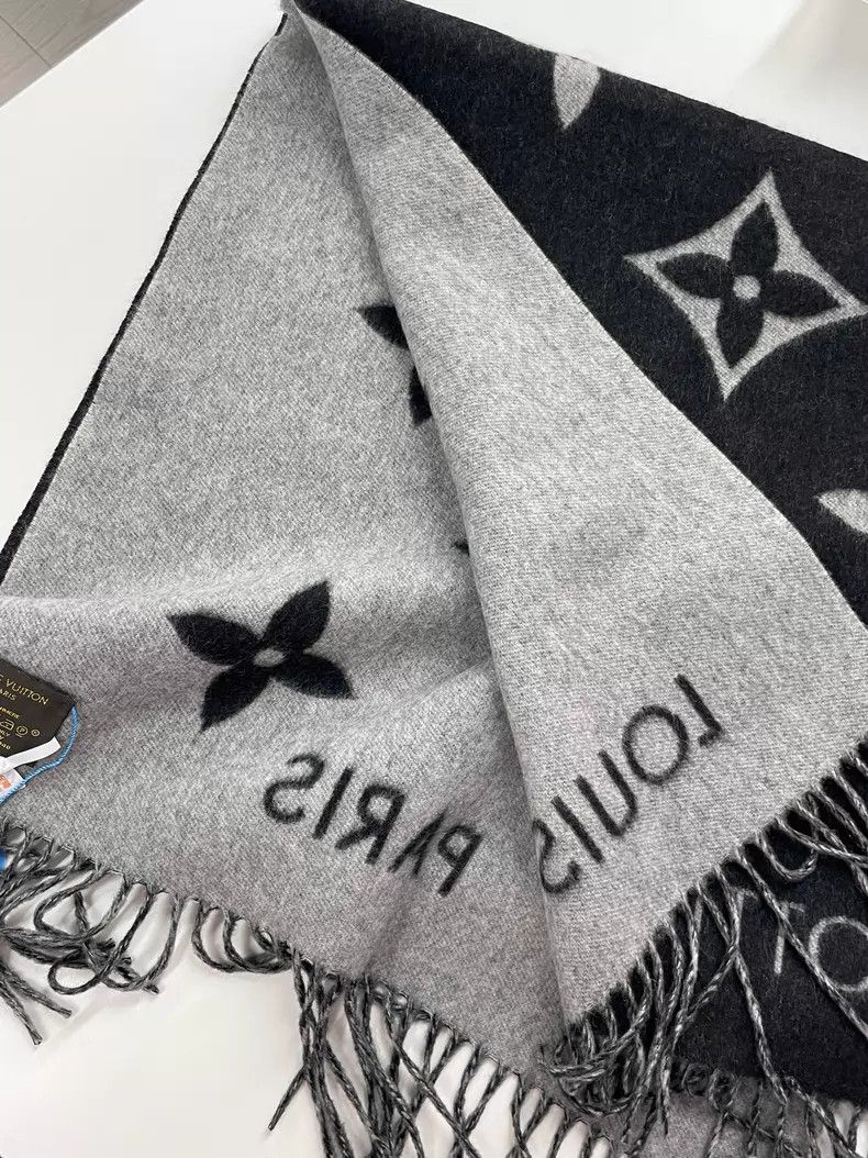Louis Vuitton Louis Vuitton Black and Grey Old-print Double Face Cashmer Size ONE SIZE - 5 Thumbnail