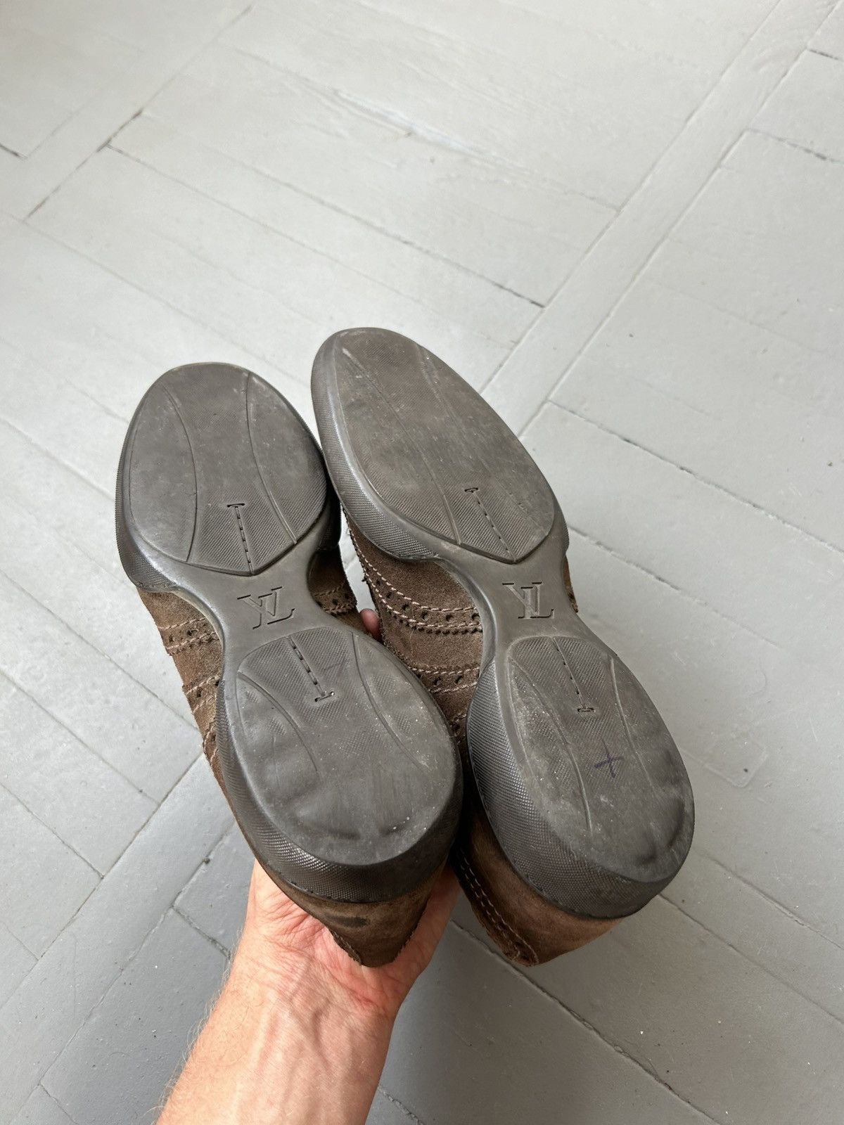 Louis Vuitton Louise Vuitton suede loafers sneakers Size US 9 / EU 42 - 6 Thumbnail