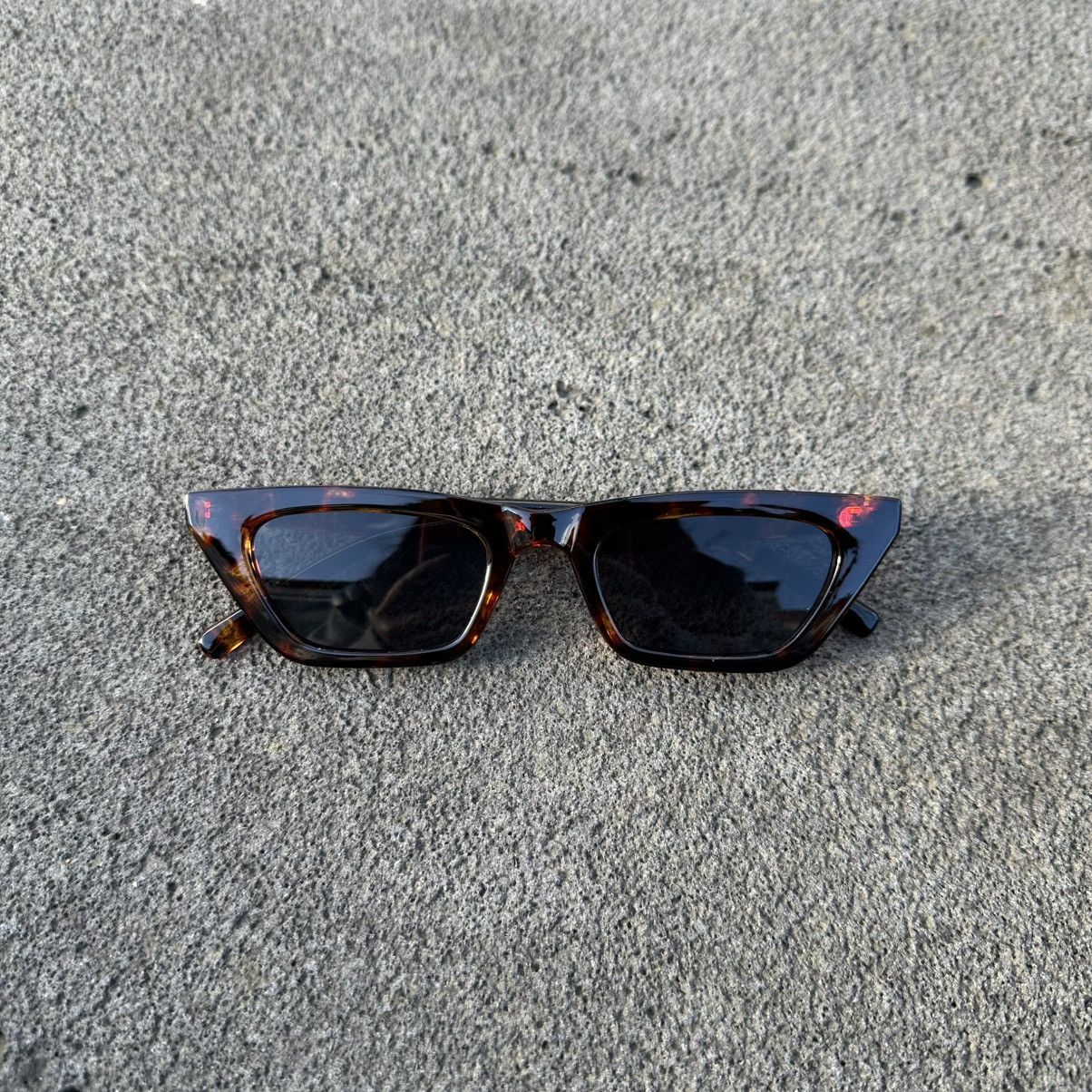 Other SUNGLASSES BRAND NEW CLASSIC RETRO VINTAGE YT8181-01 Size ONE SIZE - 1 Thumbnail