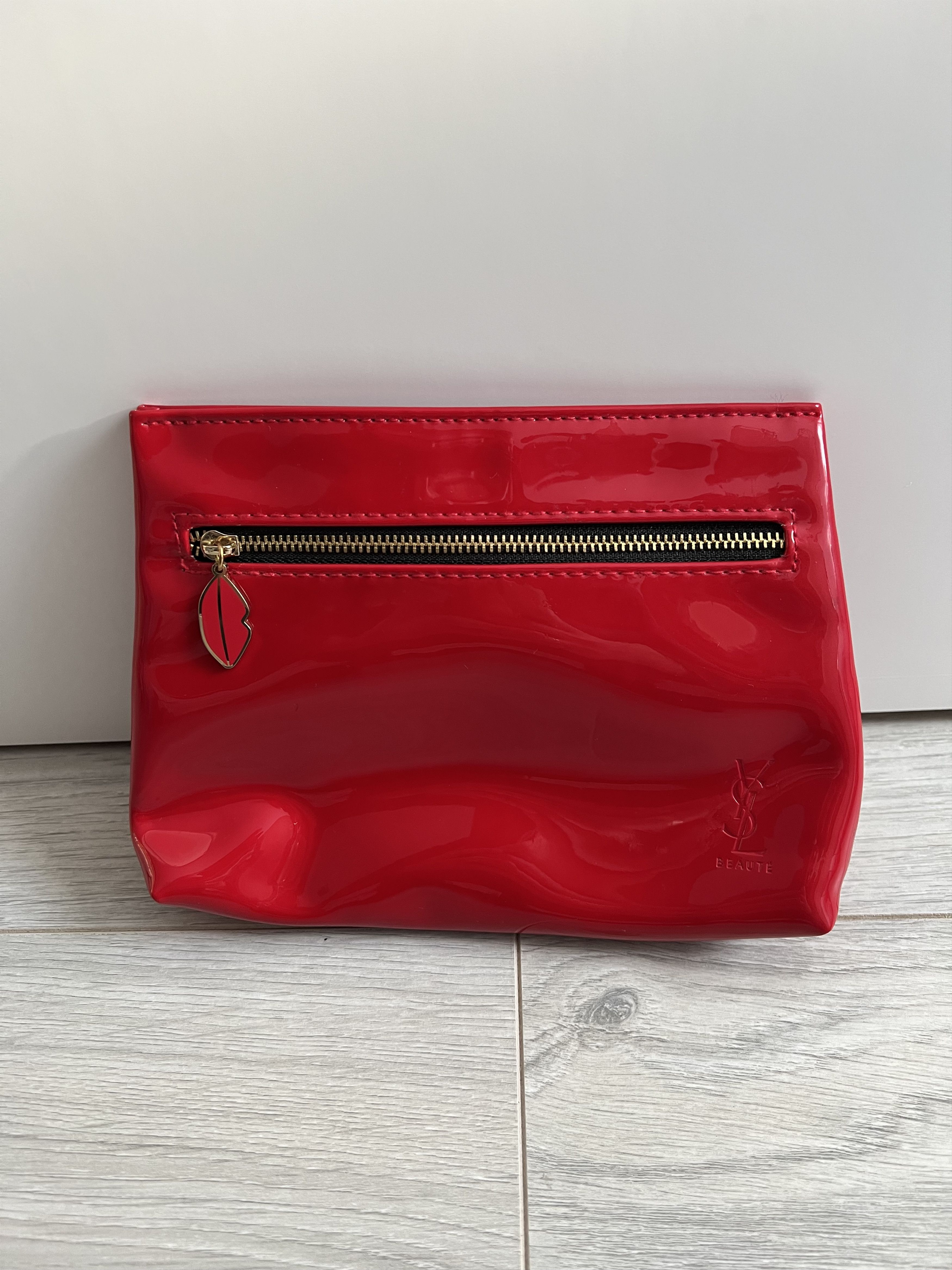 Yves Saint Laurent YSL Yves Saint Laurent Beaute Cosmetic Bag Size ONE SIZE - 1 Thumbnail