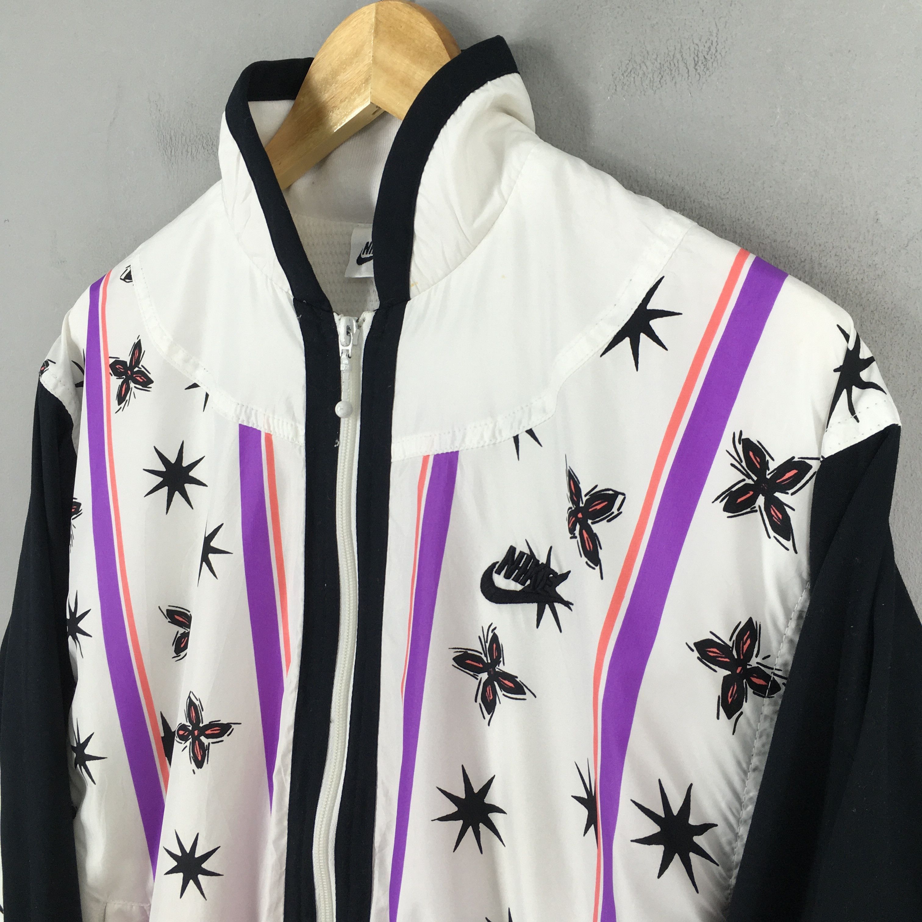 Nike Vintage Nike Swoosh Pop Art Windbreaker Jacket Medium Size US M / EU 48-50 / 2 - 3 Thumbnail