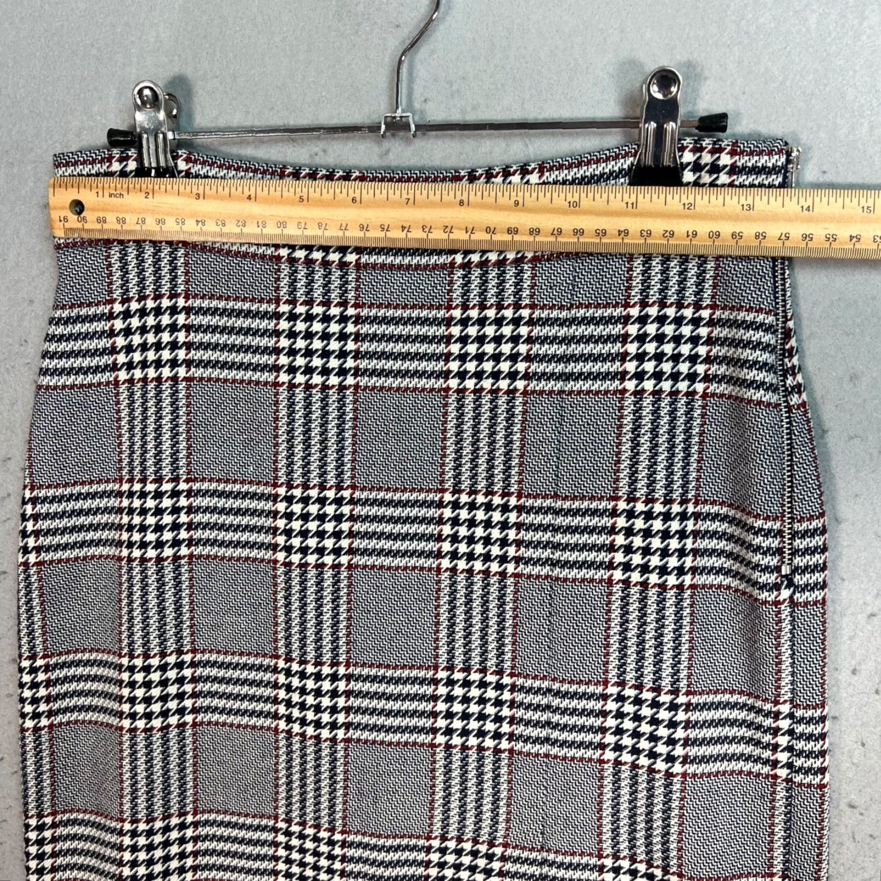 Zara Zara Woman Plaid Pencil Skirt XS Gray Red Houndstooth Check High Waist Stretch Midi Skirt Women XS Gray Valentino? Size 26" / US 2 / IT 38 - 6 Thumbnail