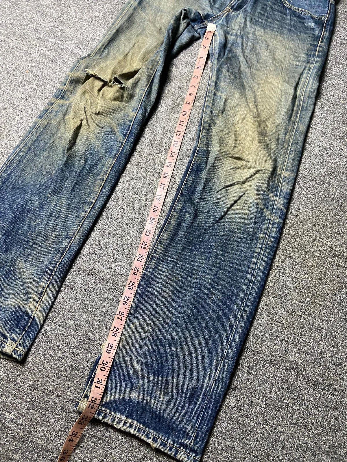 Uniqlo Uniqlo Distressed Denim Ripped Jeans (148) Size US 33 - 7 Thumbnail