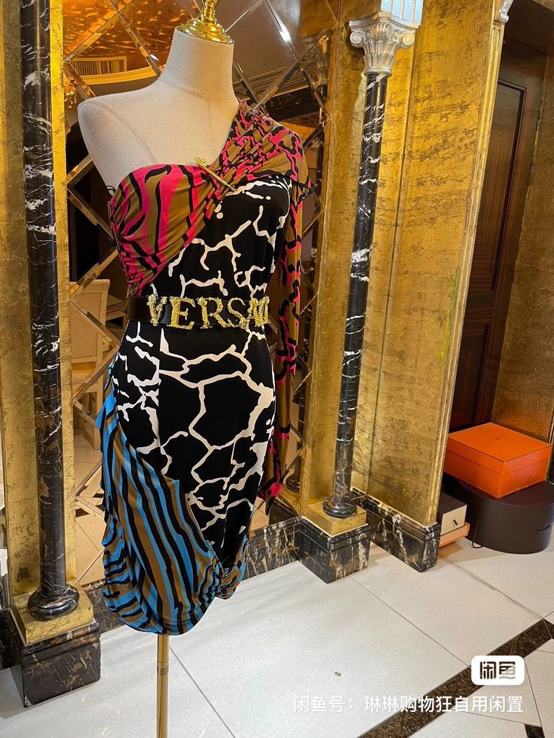 Versace Versace Asymmetrical slanted shoulder dress Size M / US 6-8 / IT 42-44 - 4 Thumbnail