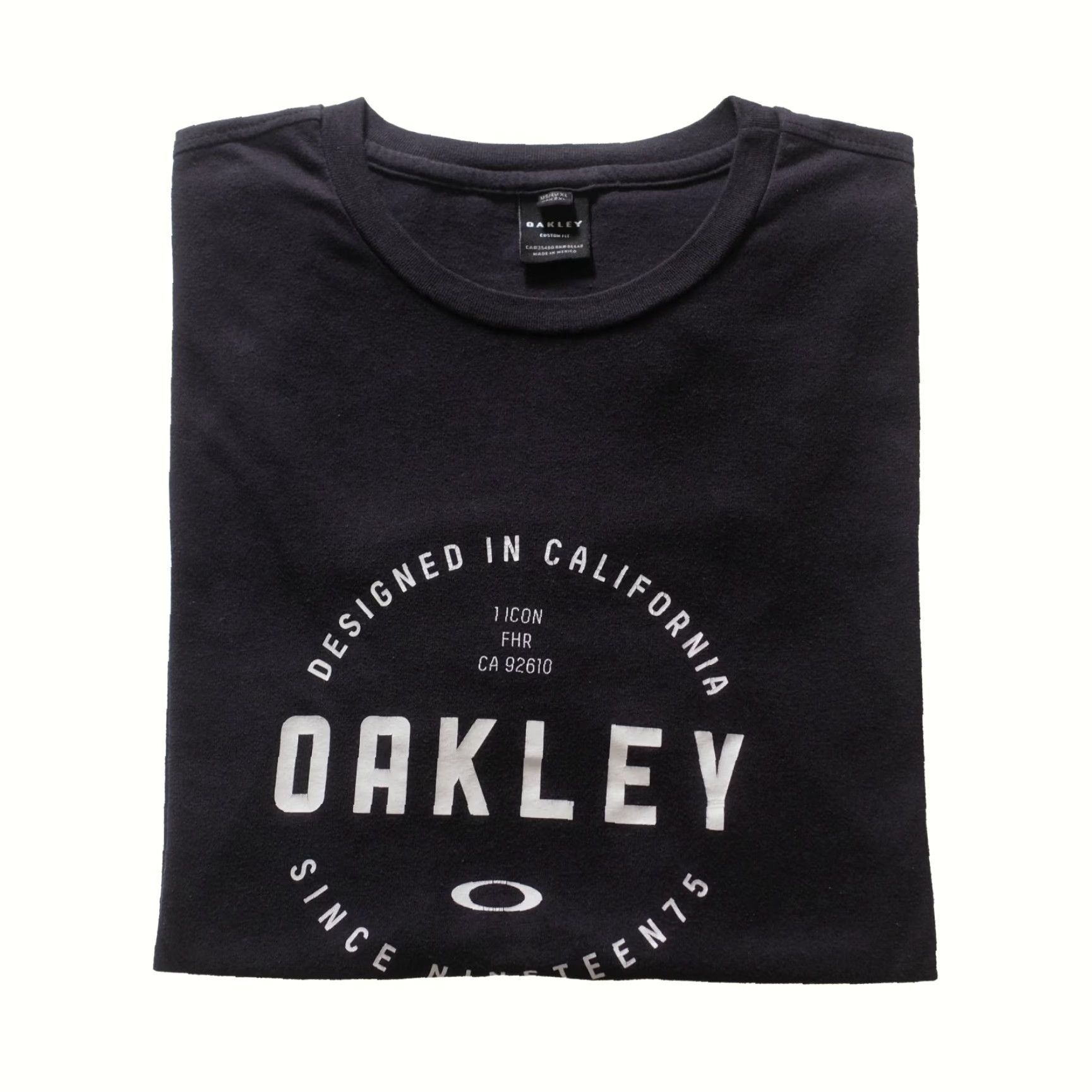 Oakley OAKLEY VTG Y2K RETRO 90s CORE ESSENTIAL LOGO GRAPHIC BLACK T SHIRT XL MEN Sz XL 22" PIT TO PIT 28" LENGTH Size US XL / EU 56 / 4 - 2 Thumbnail