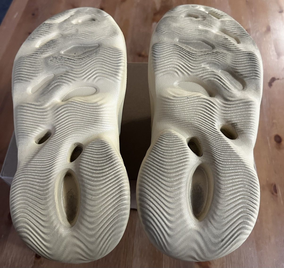 Adidas × Kanye West × Yeezy Yeezy Foam Rnnr Desert Sand Size US 9 / EU 42 - 7 Thumbnail